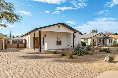 Photo of 1501 E Earll Drive, Phoenix, AZ 85014 (MLS # 6965070)