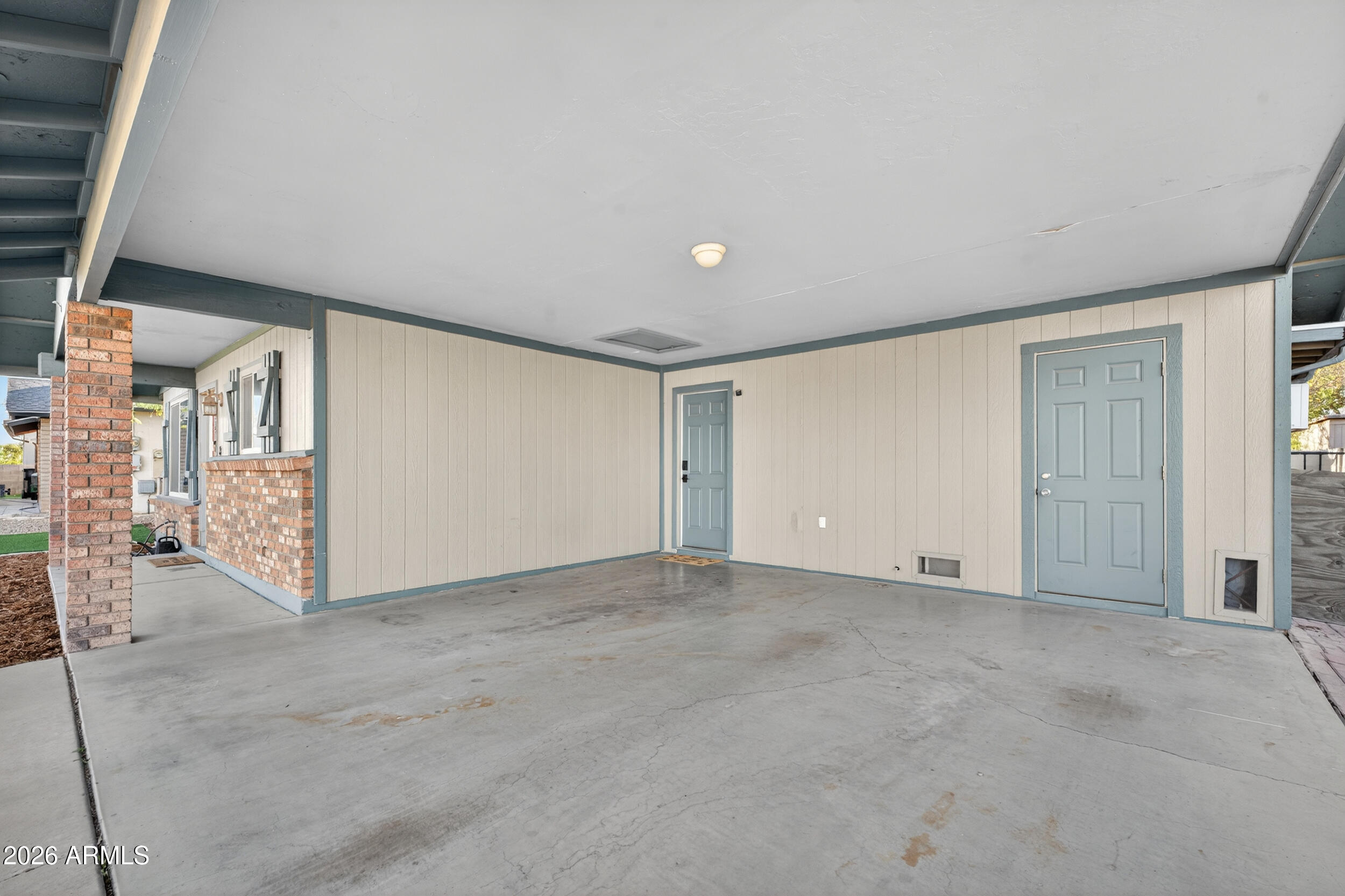 2527 E OBREGON Street