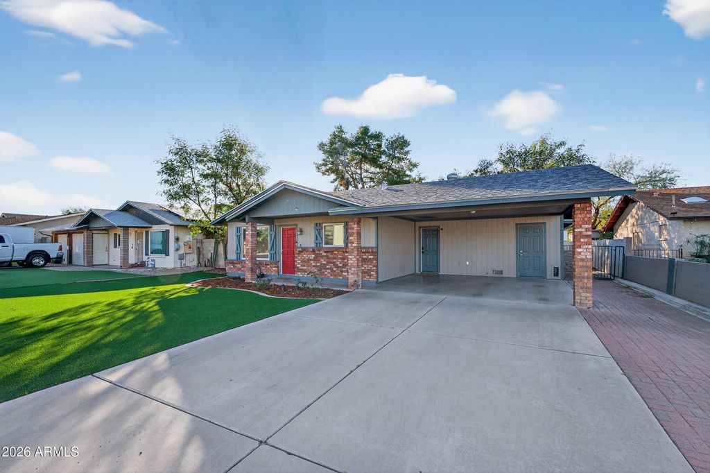 Photo of 2527 E Obregon Street, Tempe, AZ 85288 (MLS # 6970010)