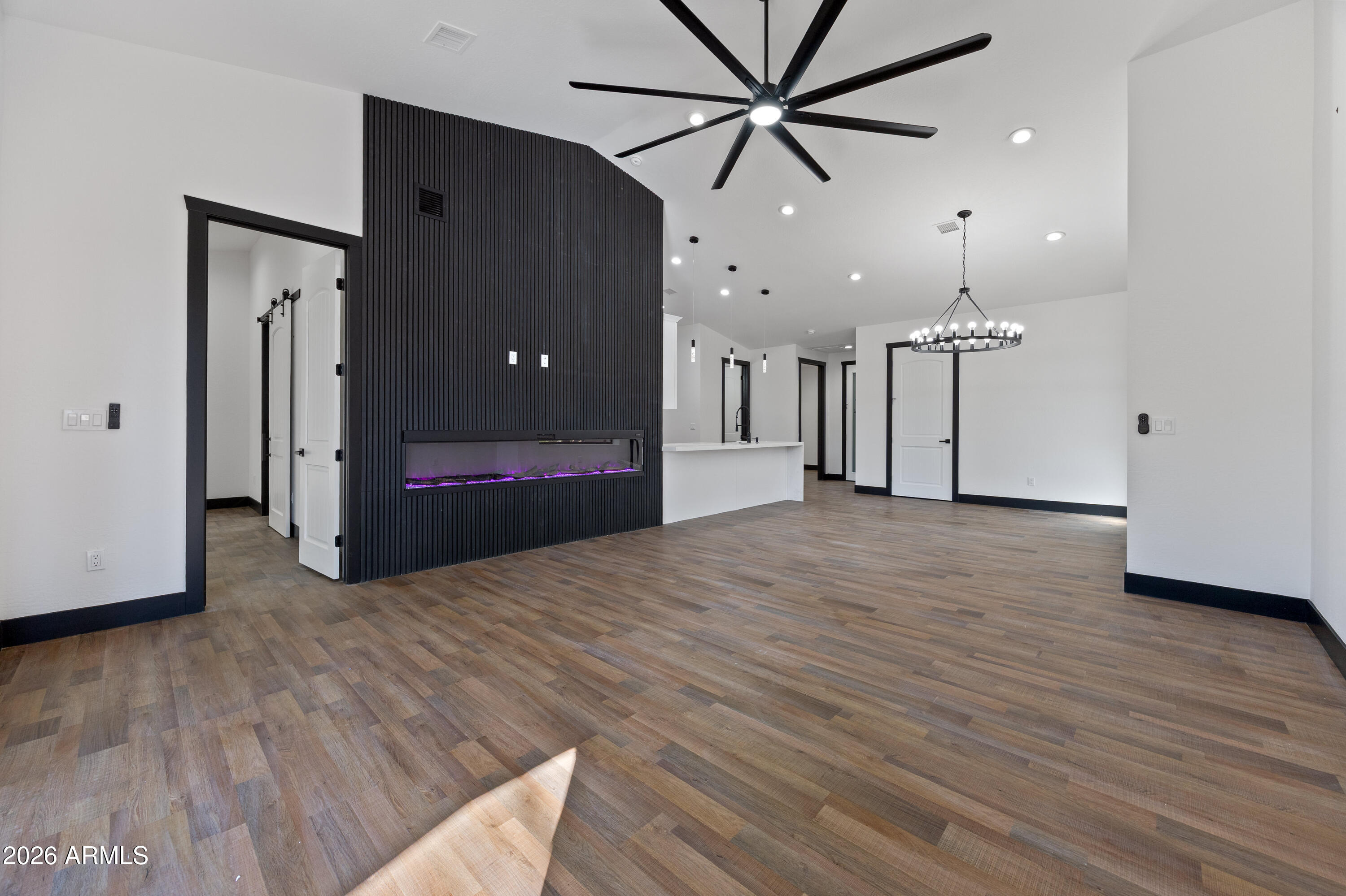 2701 W VILLA Loop