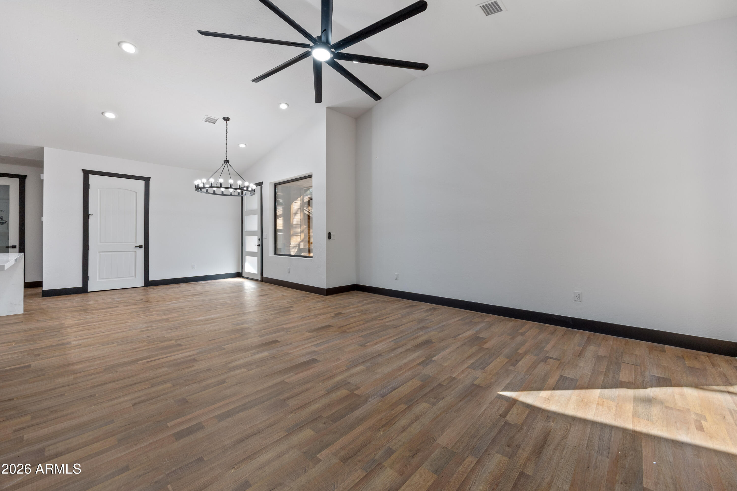 2701 W VILLA Loop