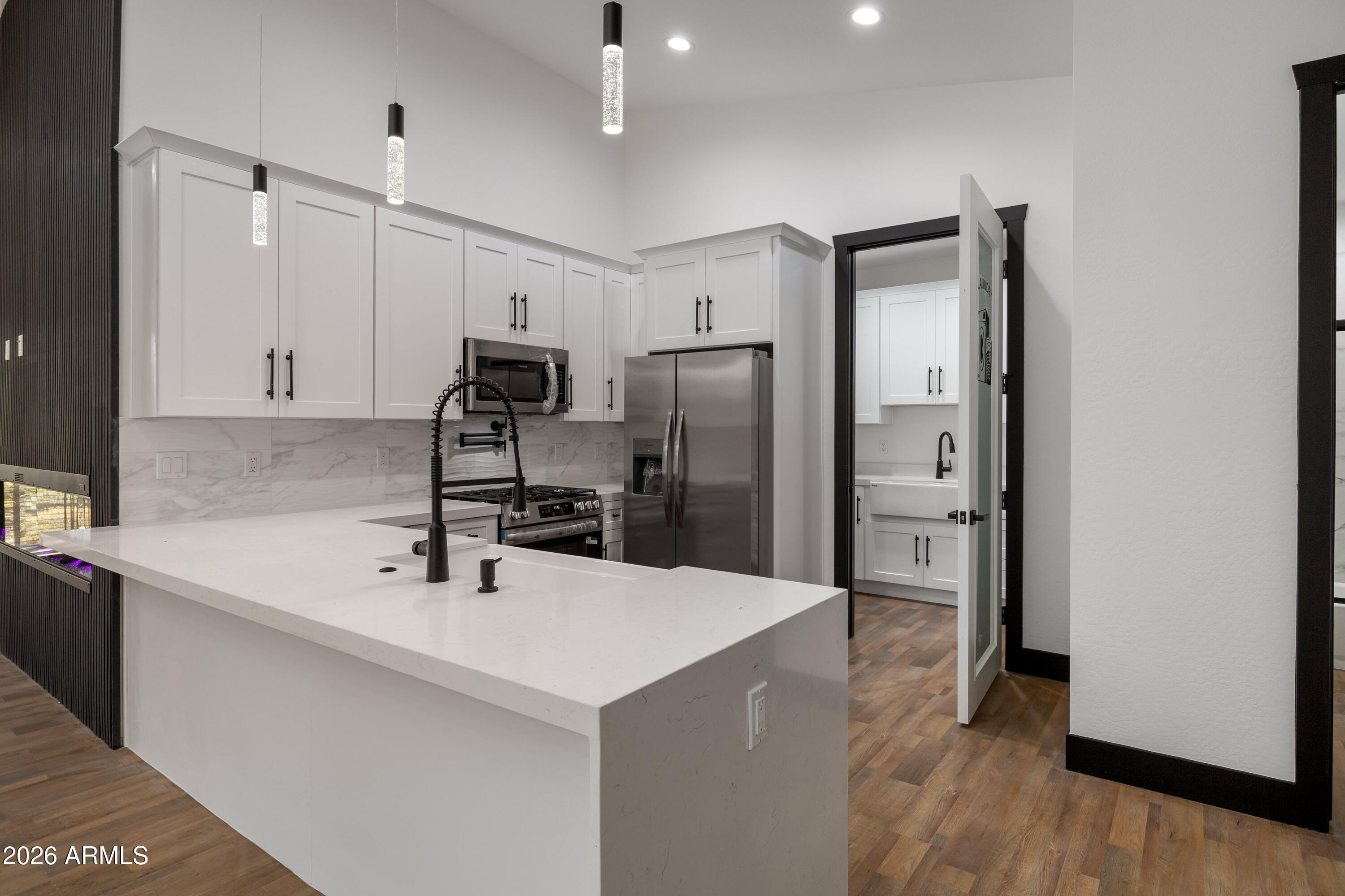 2701 W VILLA Loop