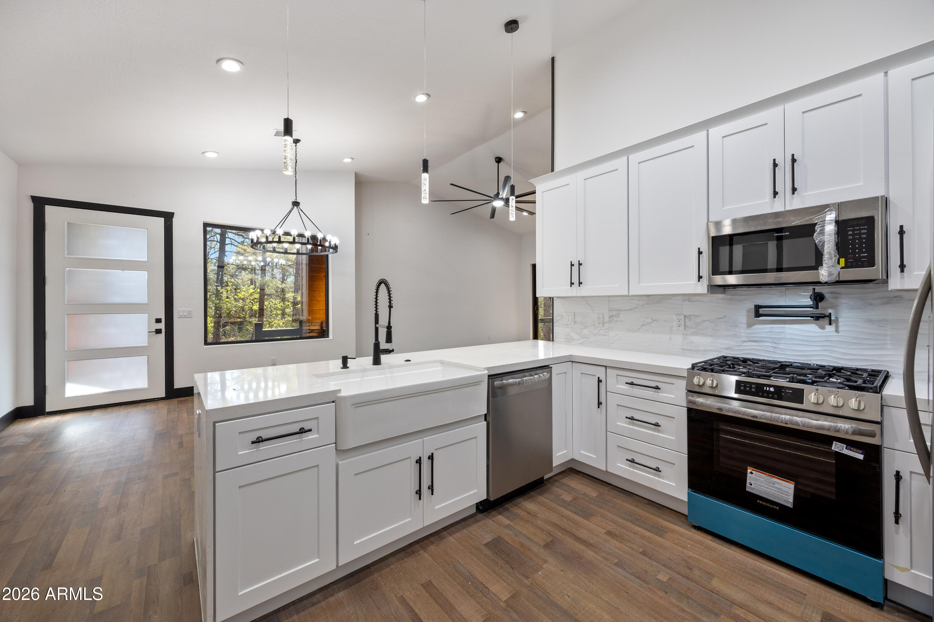 2701 W VILLA Loop