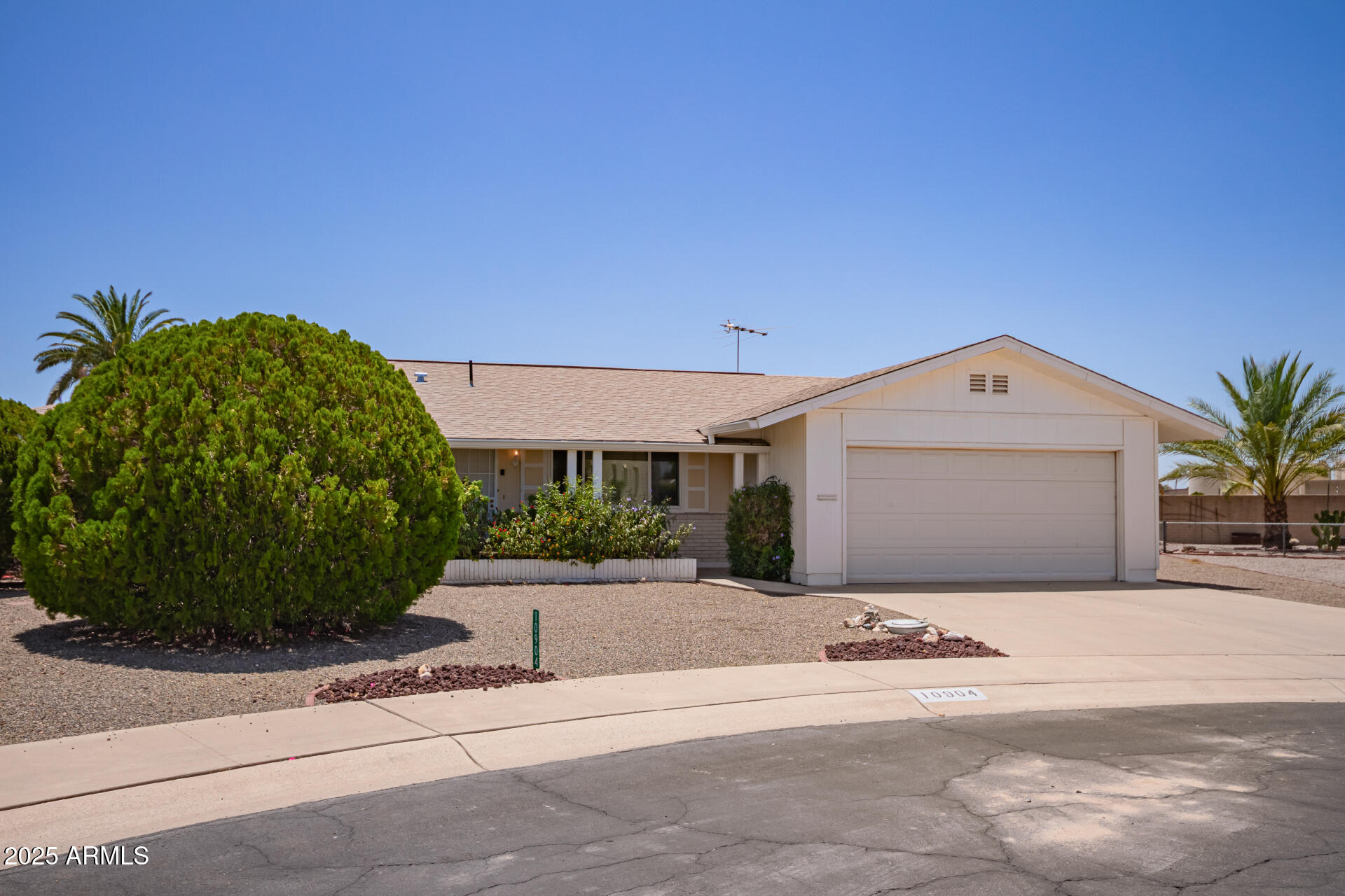 10904 W DEANNE Drive