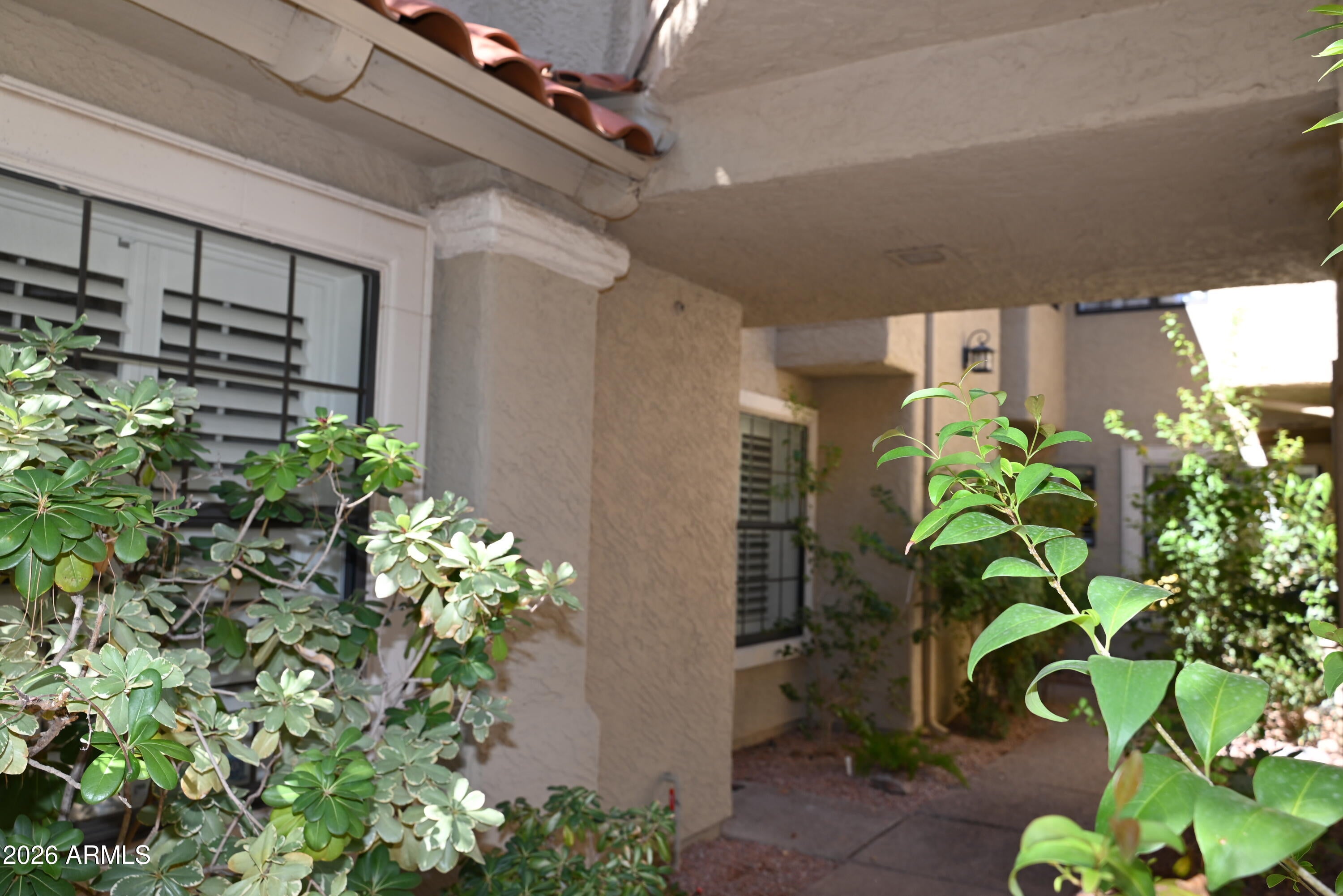 8300 E Via De Ventura -- 1041