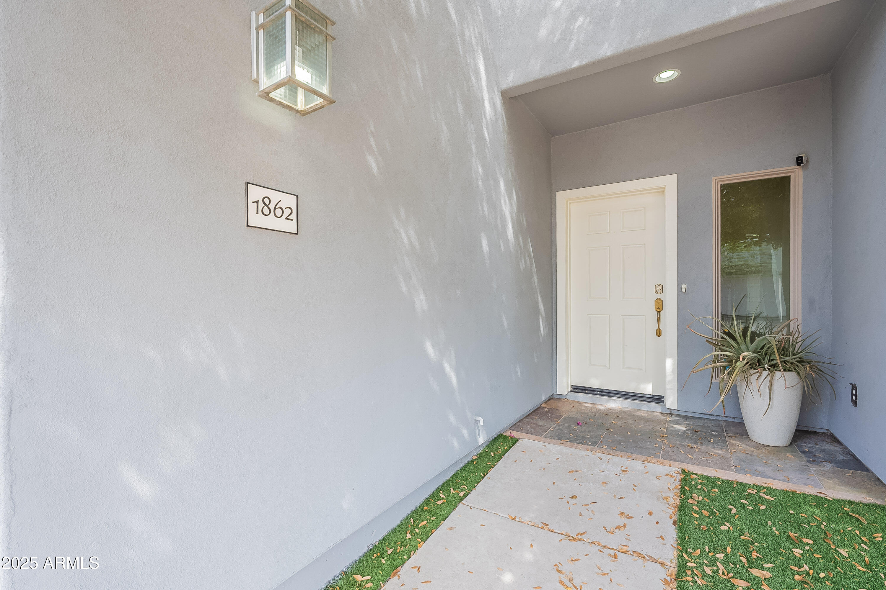 1862 W VERMONT Avenue