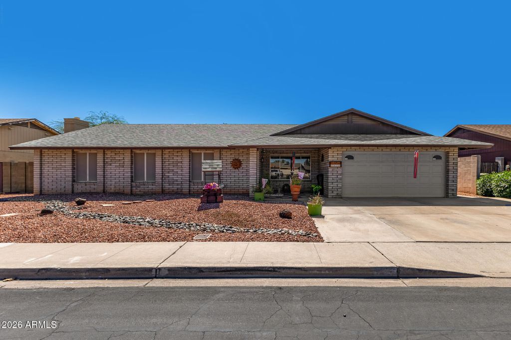 Photo of 5825 W Sunnyslope Lane, Glendale, AZ 85302 (MLS # 7002246)