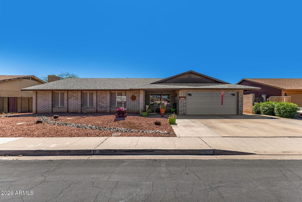 Photo of 5825 W Sunnyslope Lane, Glendale, AZ 85302 (MLS # 7002246)