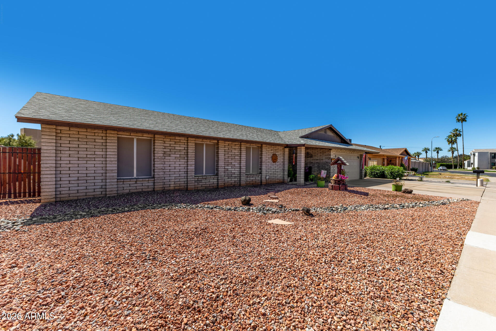 5825 W SUNNYSLOPE Lane