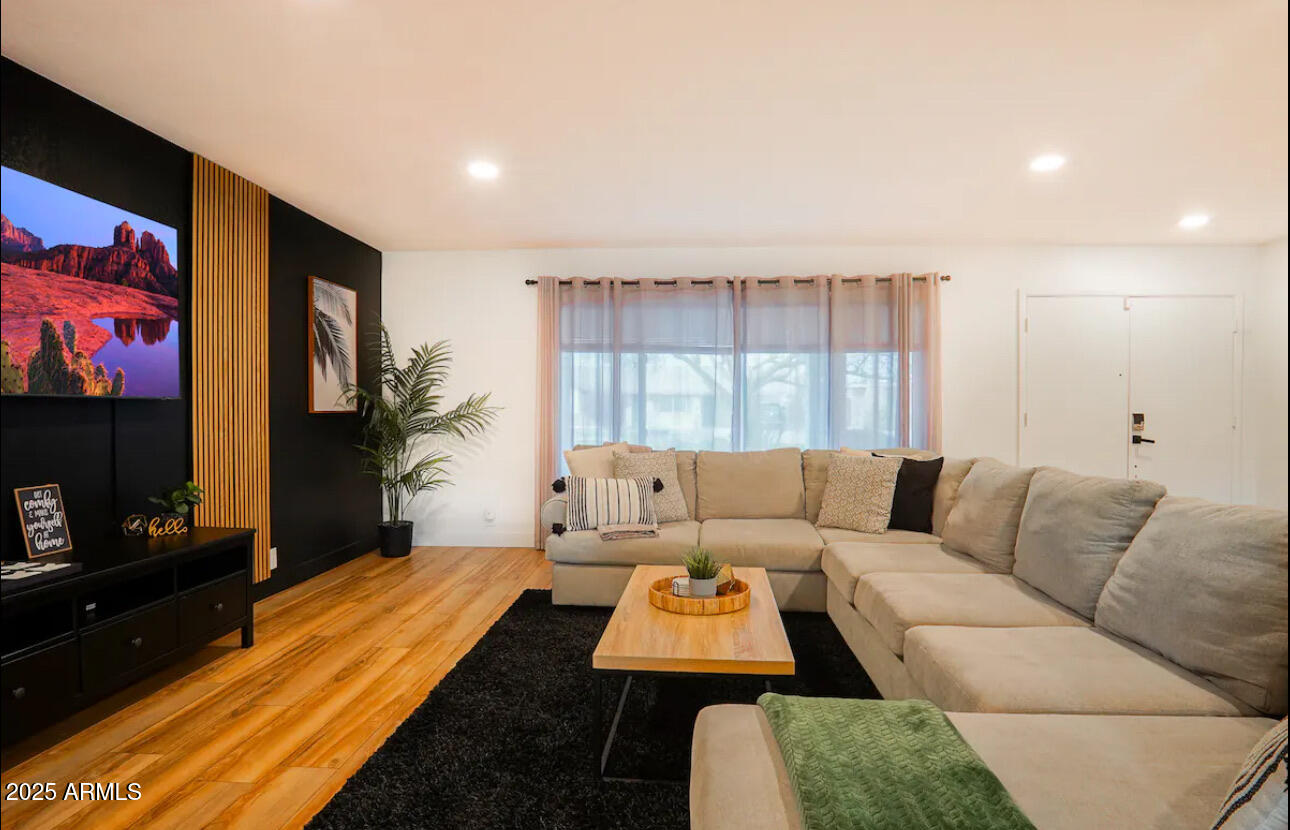 1831 E CORNELL Drive