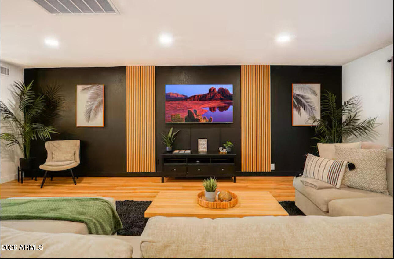 1831 E CORNELL Drive