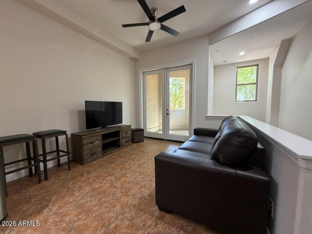 555 W 6TH Street