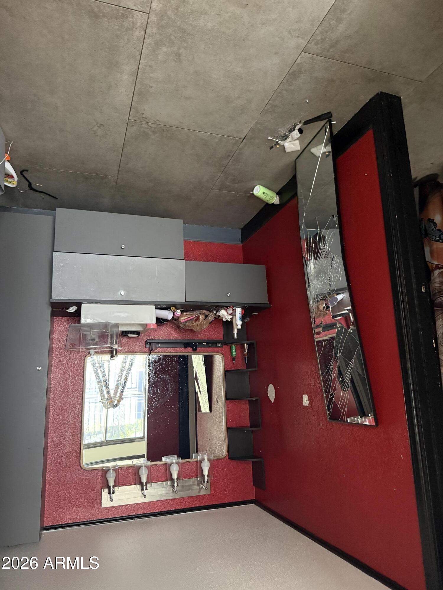 7301 W SWEETWATER Avenue