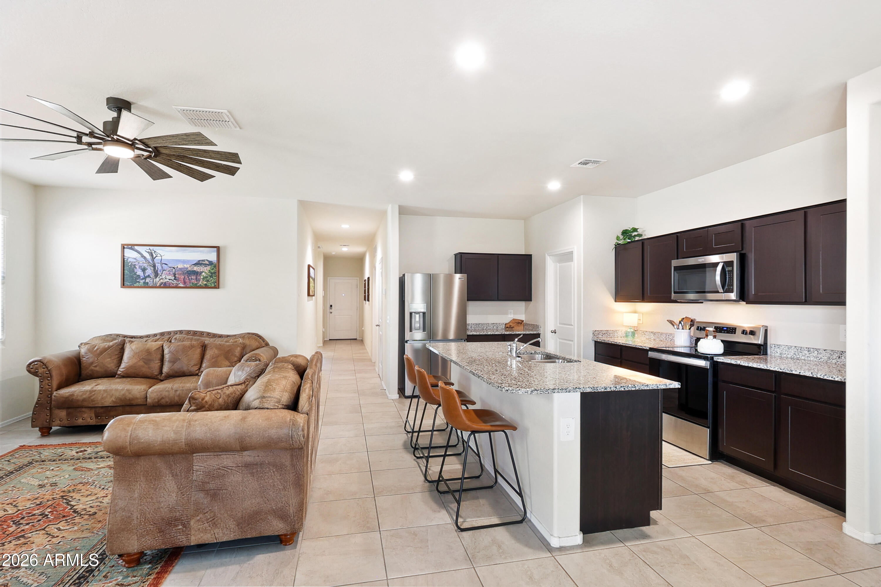 18570 W DESERT HOLLOW Drive