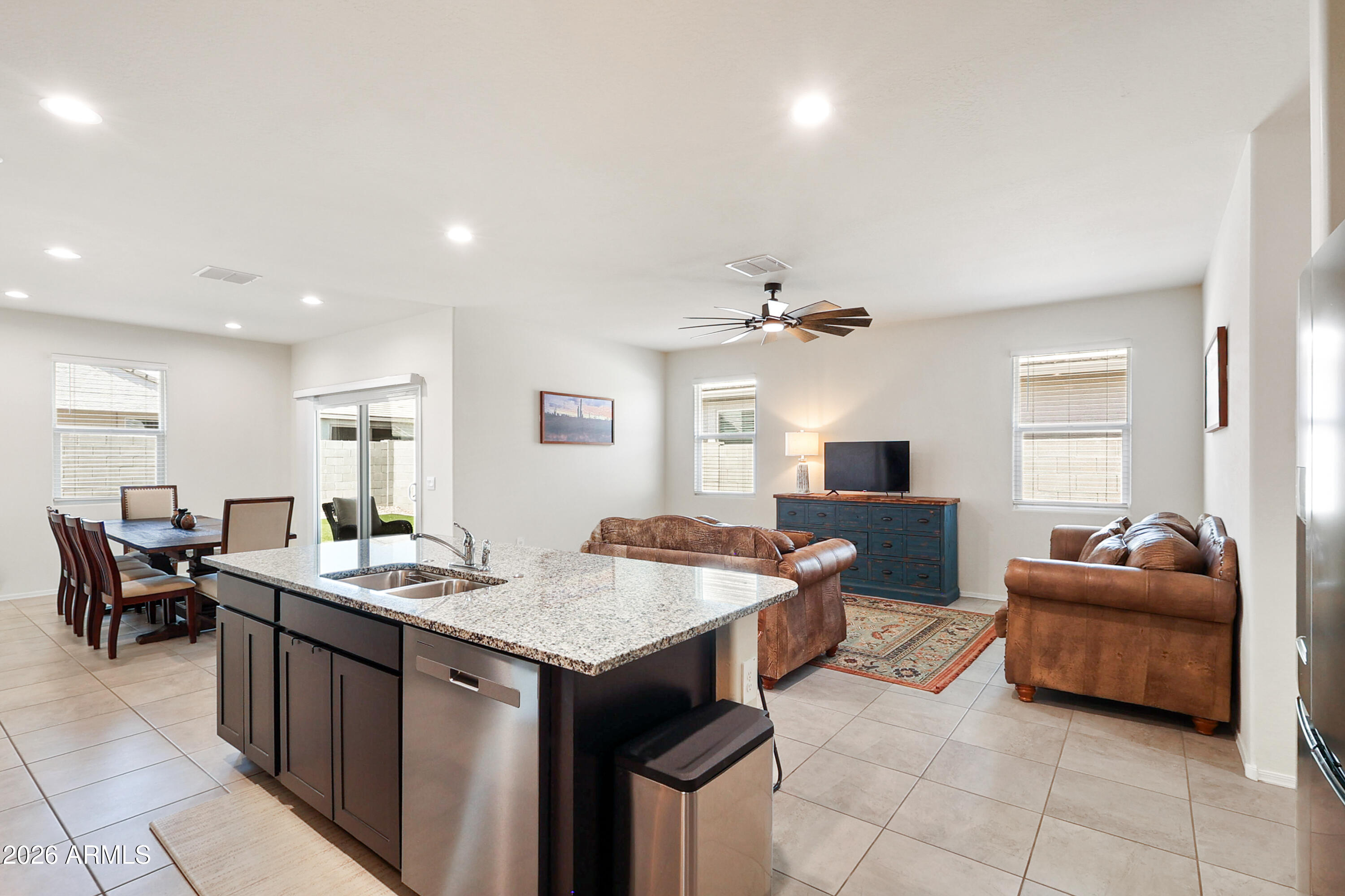 18570 W DESERT HOLLOW Drive