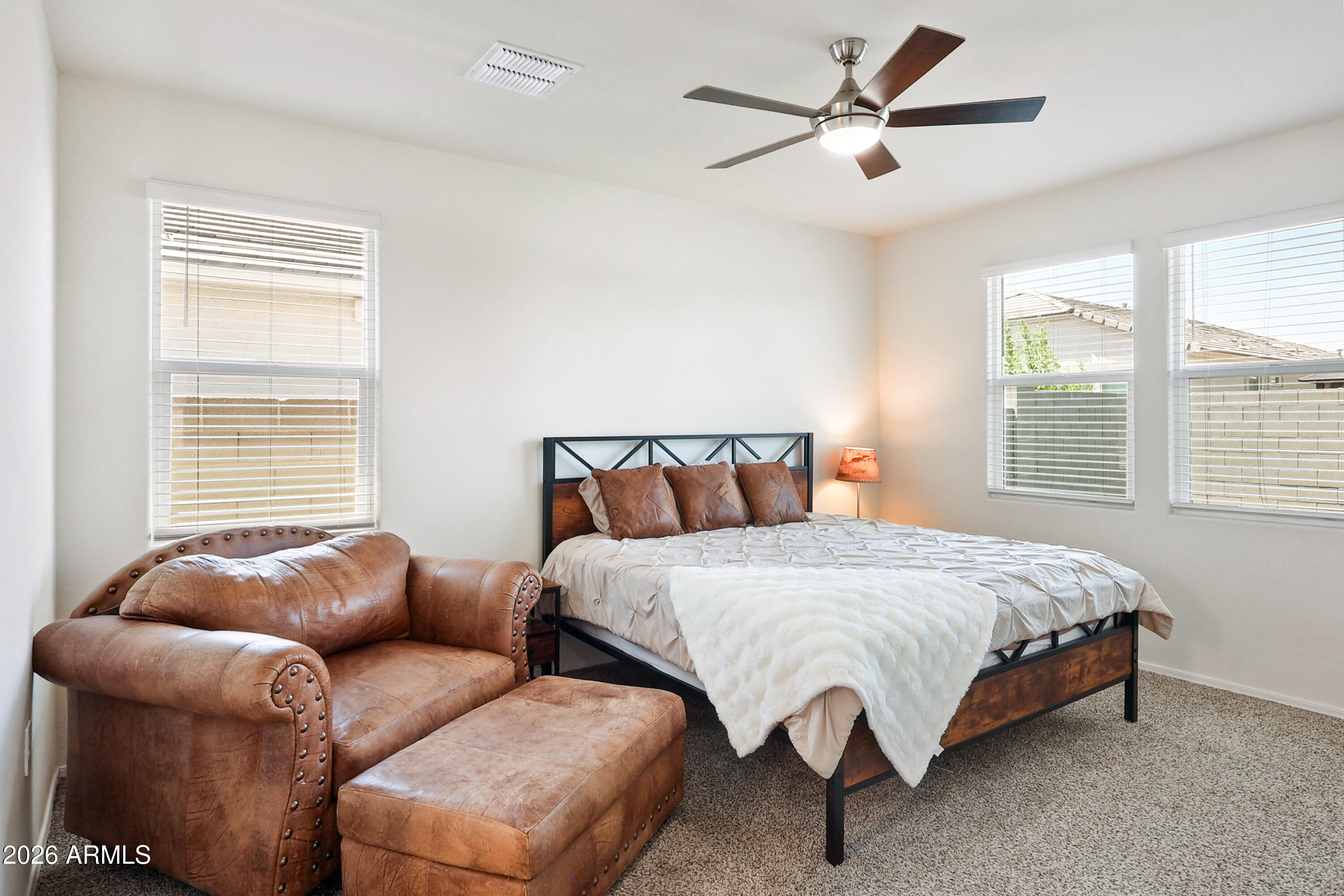 18570 W DESERT HOLLOW Drive