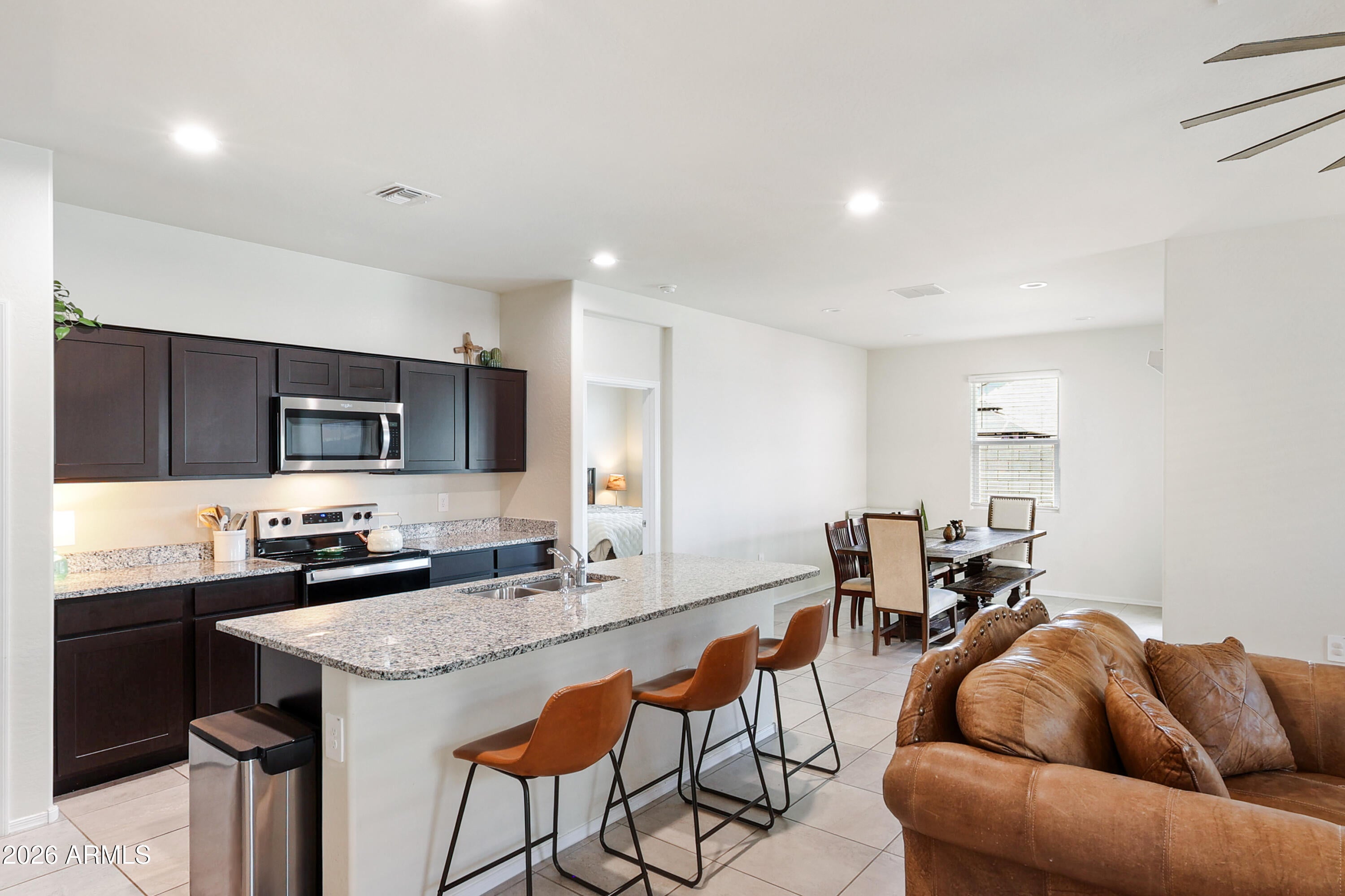 18570 W DESERT HOLLOW Drive
