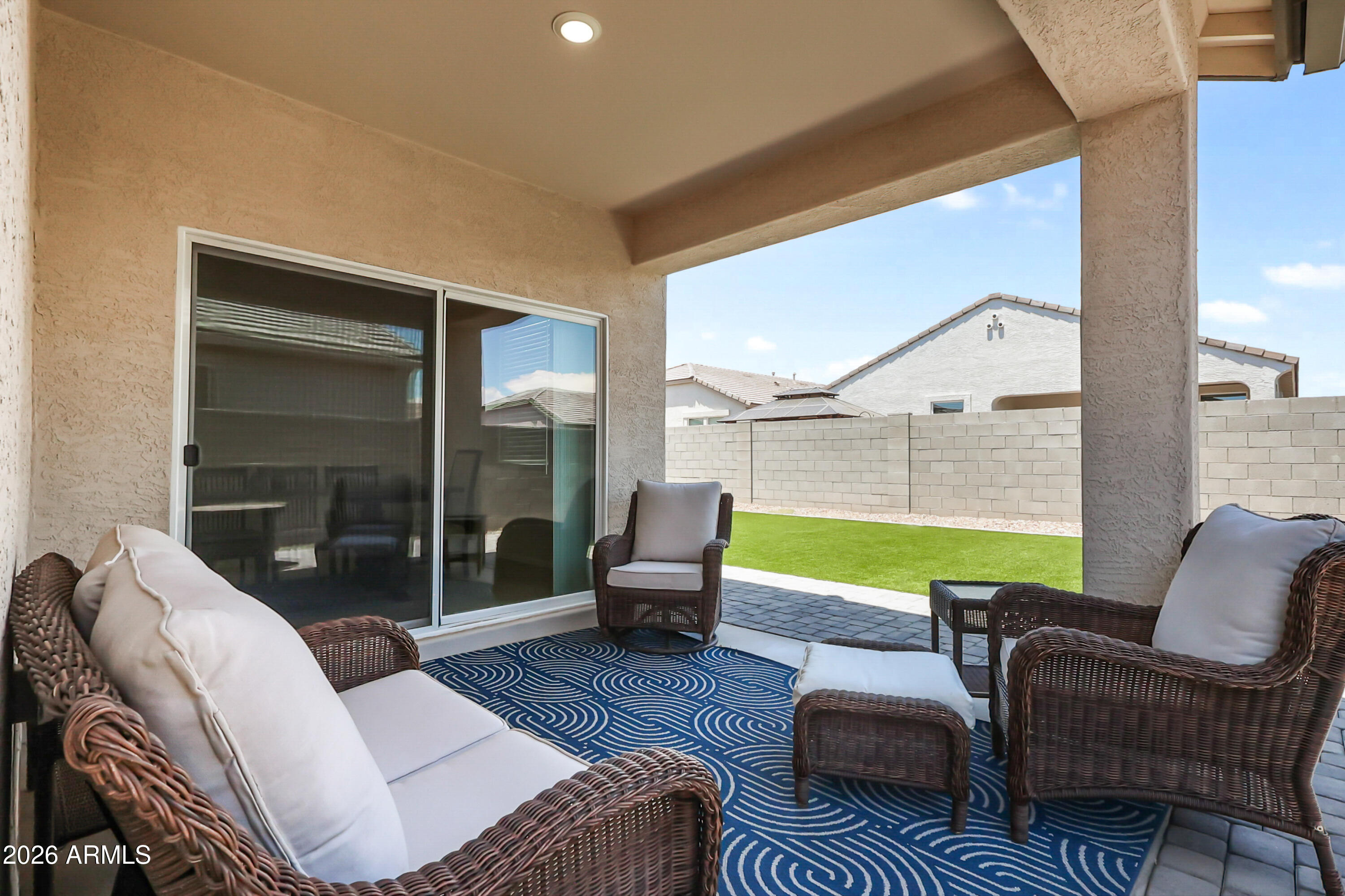 18570 W DESERT HOLLOW Drive