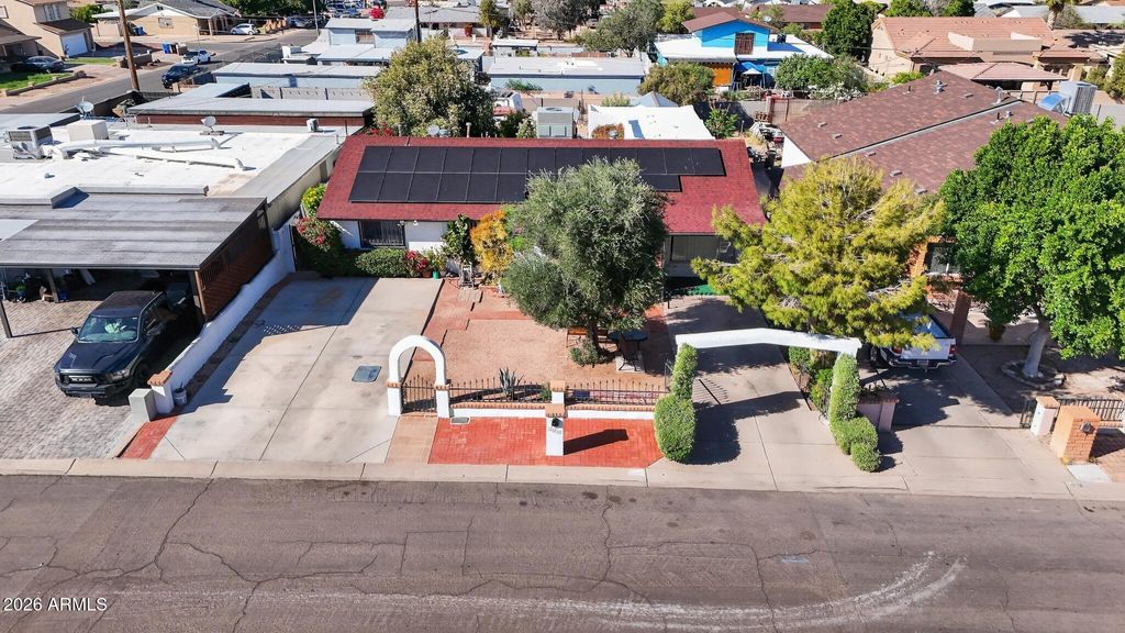 Photo of 734 E Desert Drive S, Phoenix, AZ 85042 (MLS # 7000276)