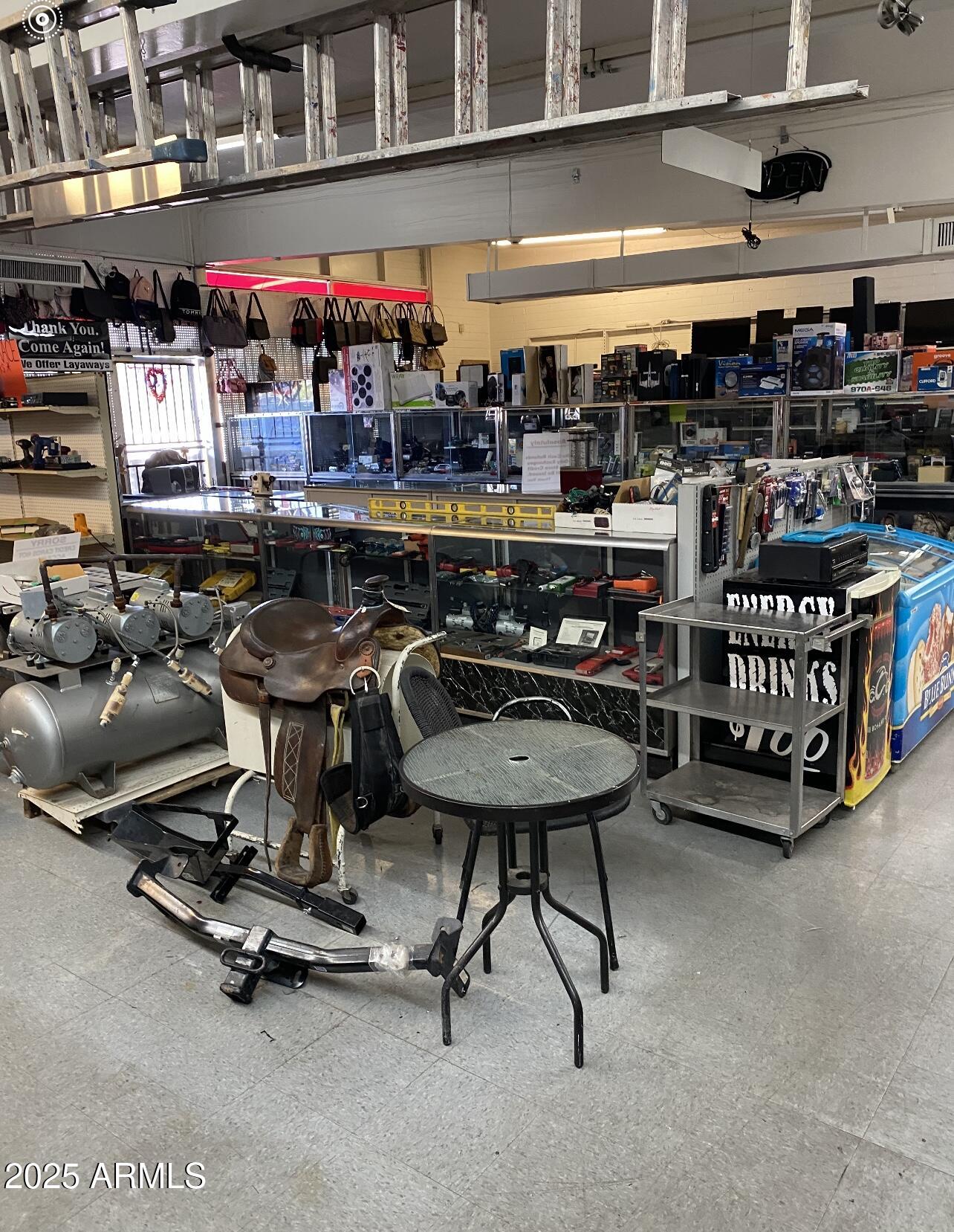 555 N COUNTRY CLUB Drive