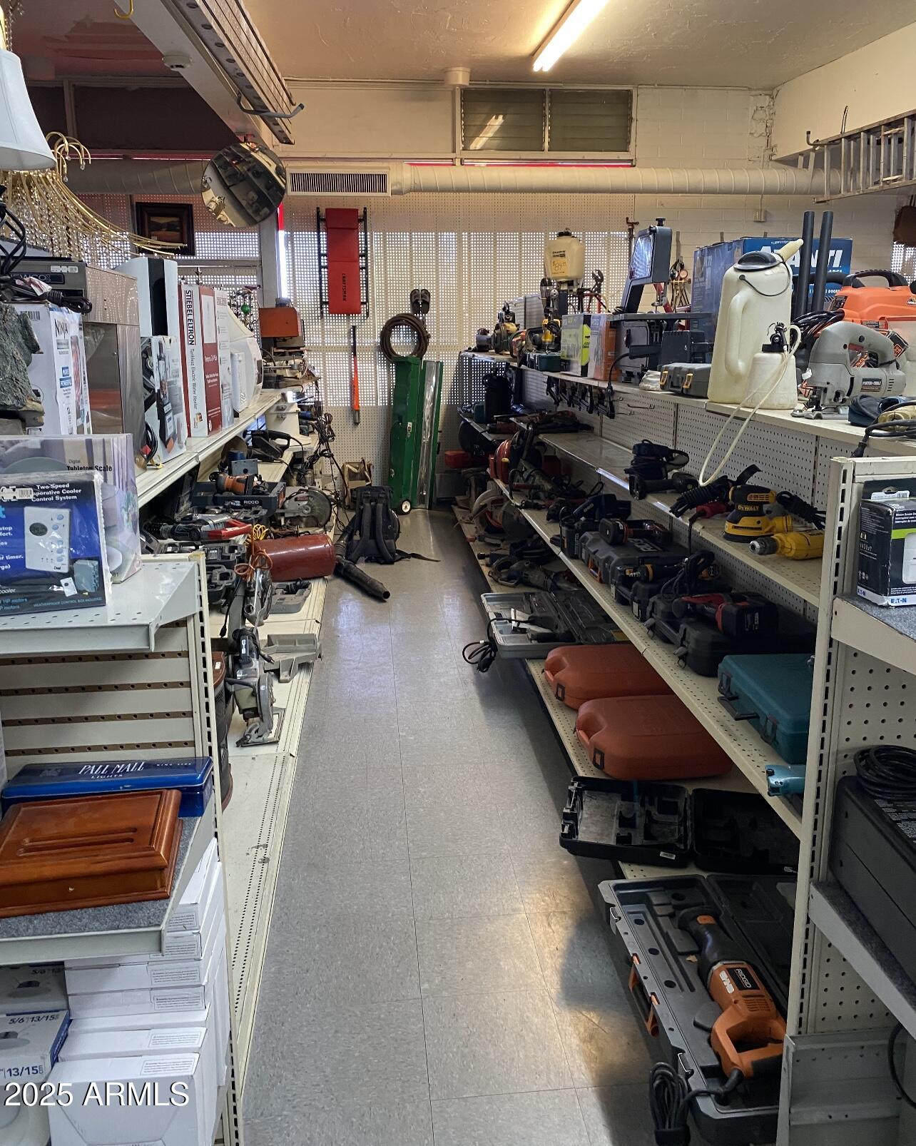 555 N COUNTRY CLUB Drive