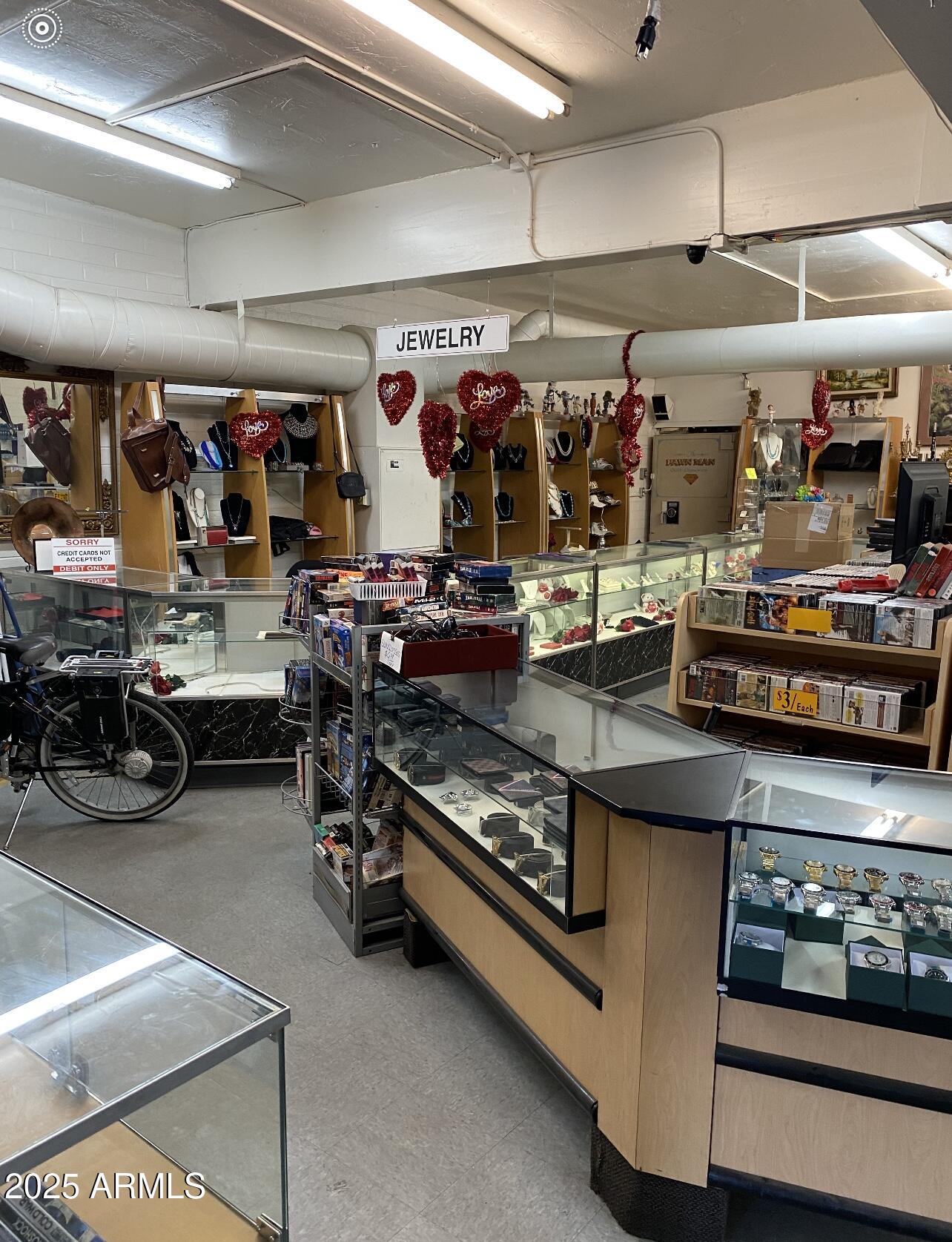 555 N COUNTRY CLUB Drive