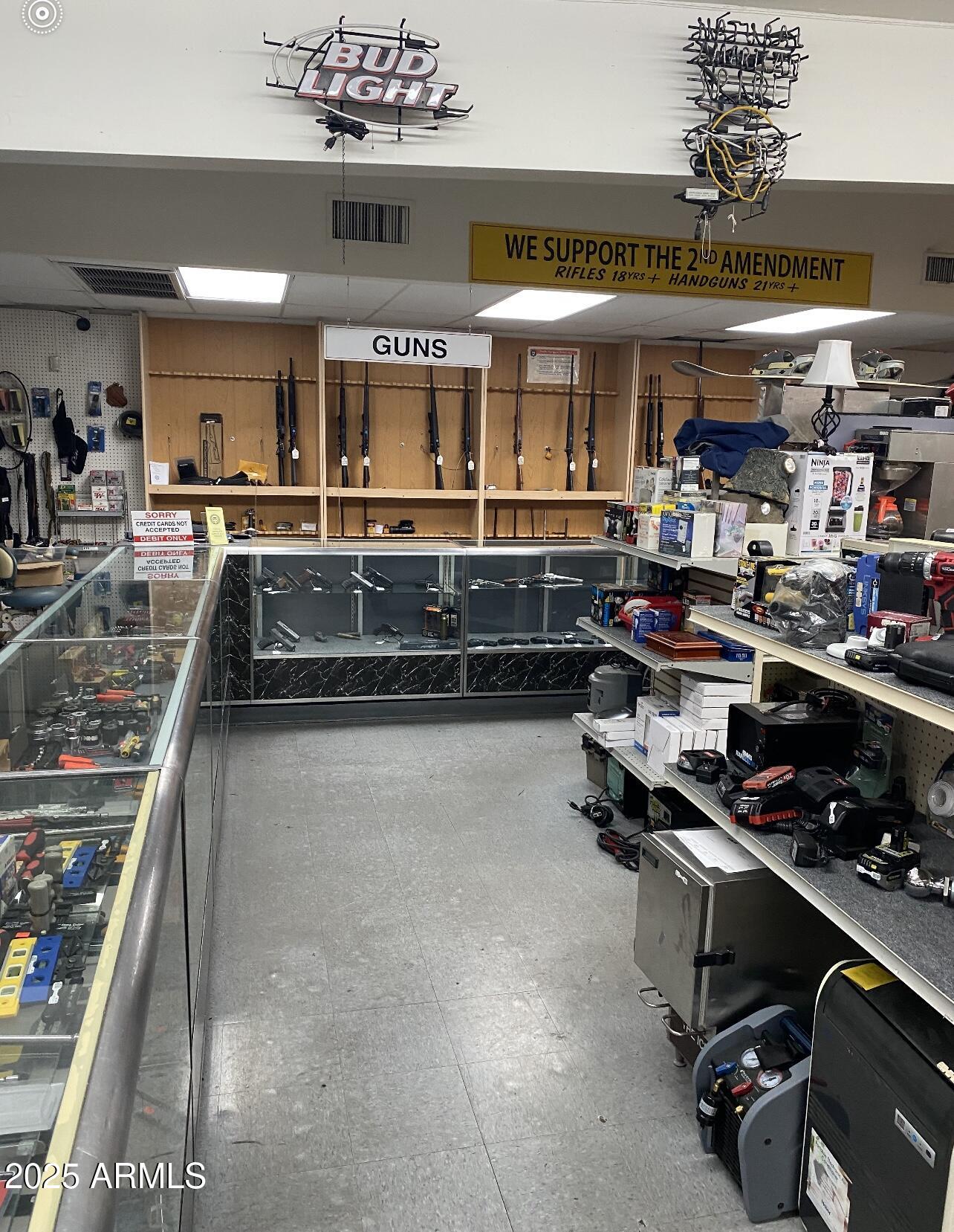 555 N COUNTRY CLUB Drive