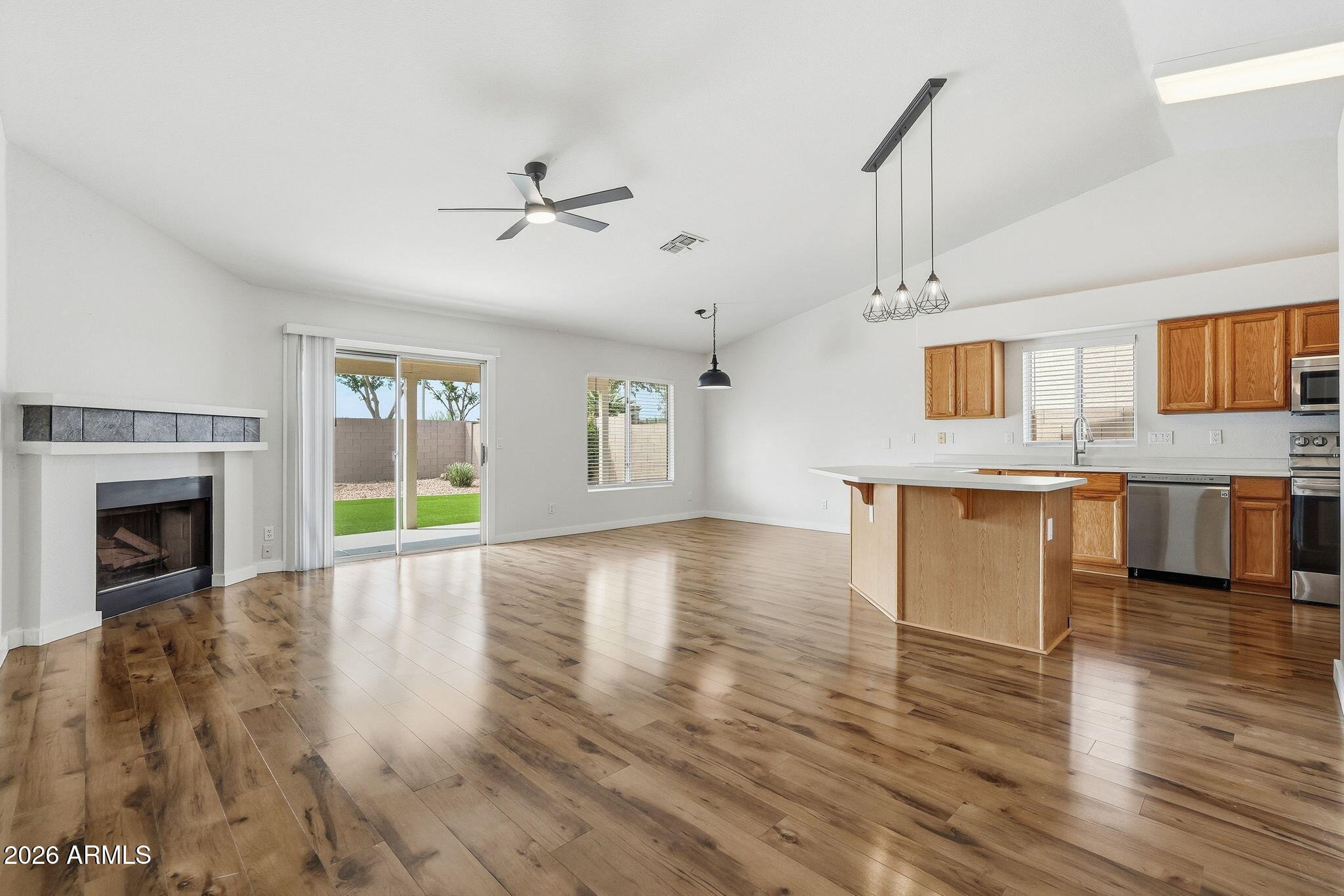 631 W LIBERTY Lane