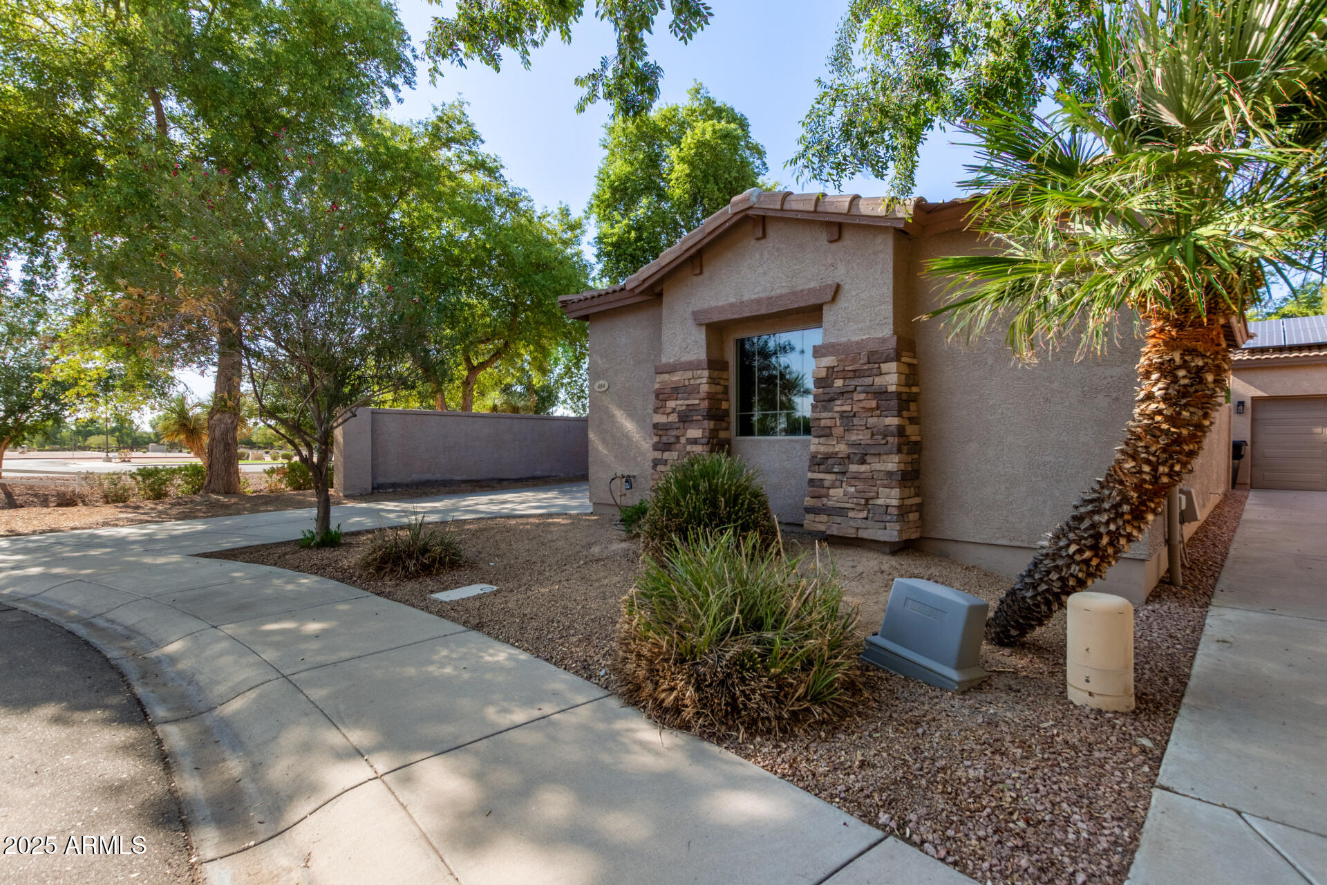 484 E RAINBOW Drive
