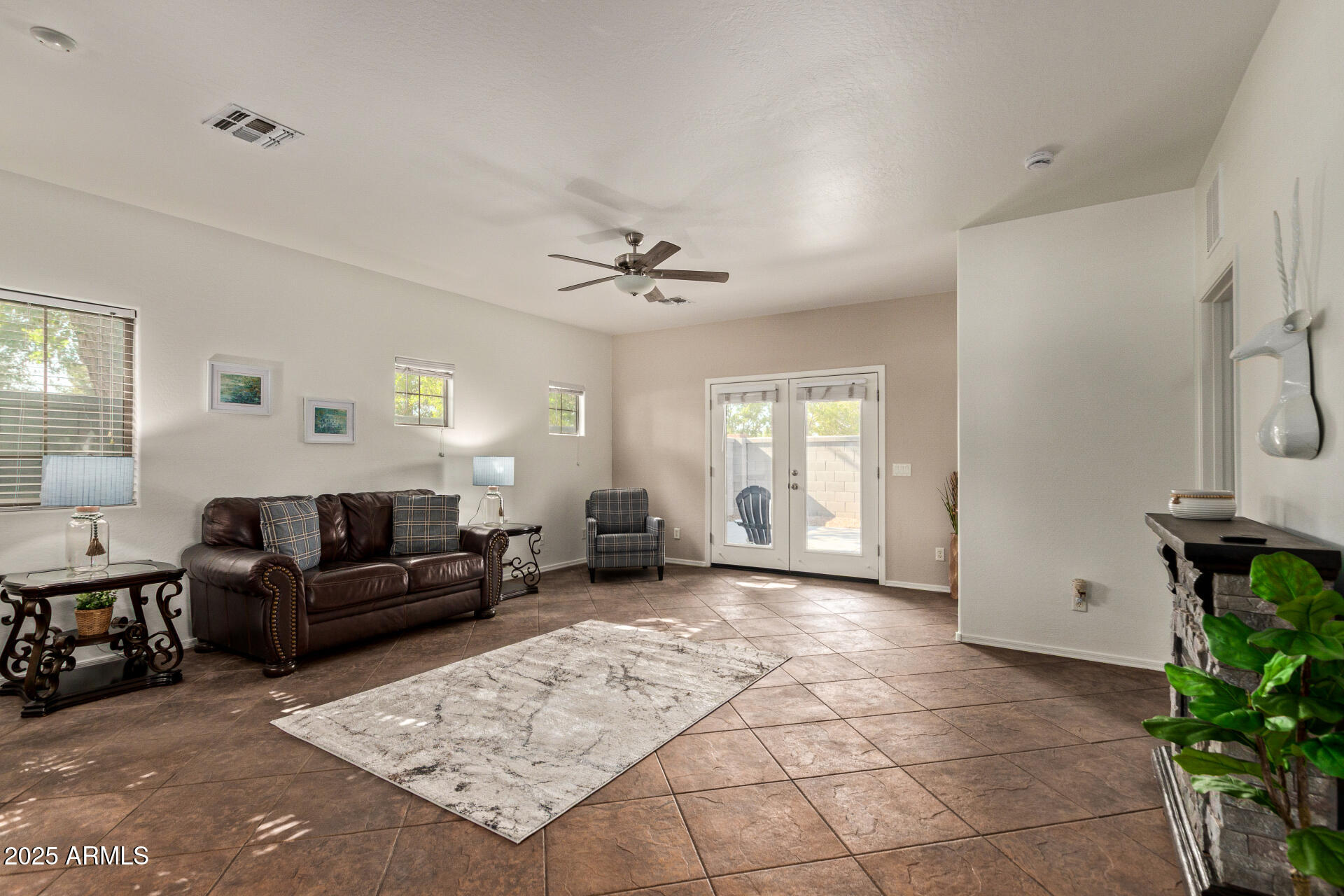 484 E RAINBOW Drive