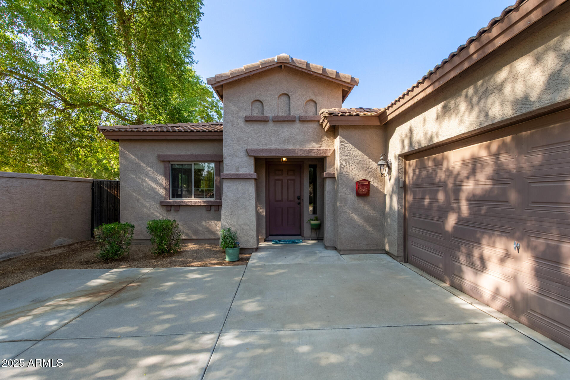 484 E RAINBOW Drive