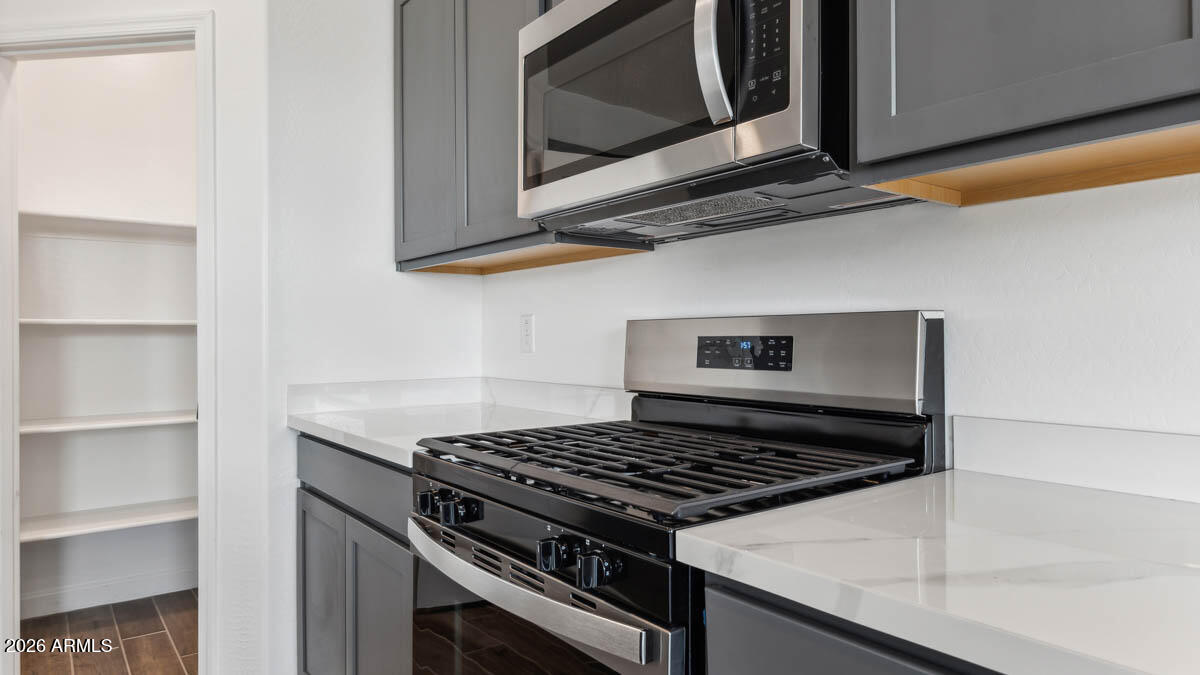 1564 E GLAZIER Drive E