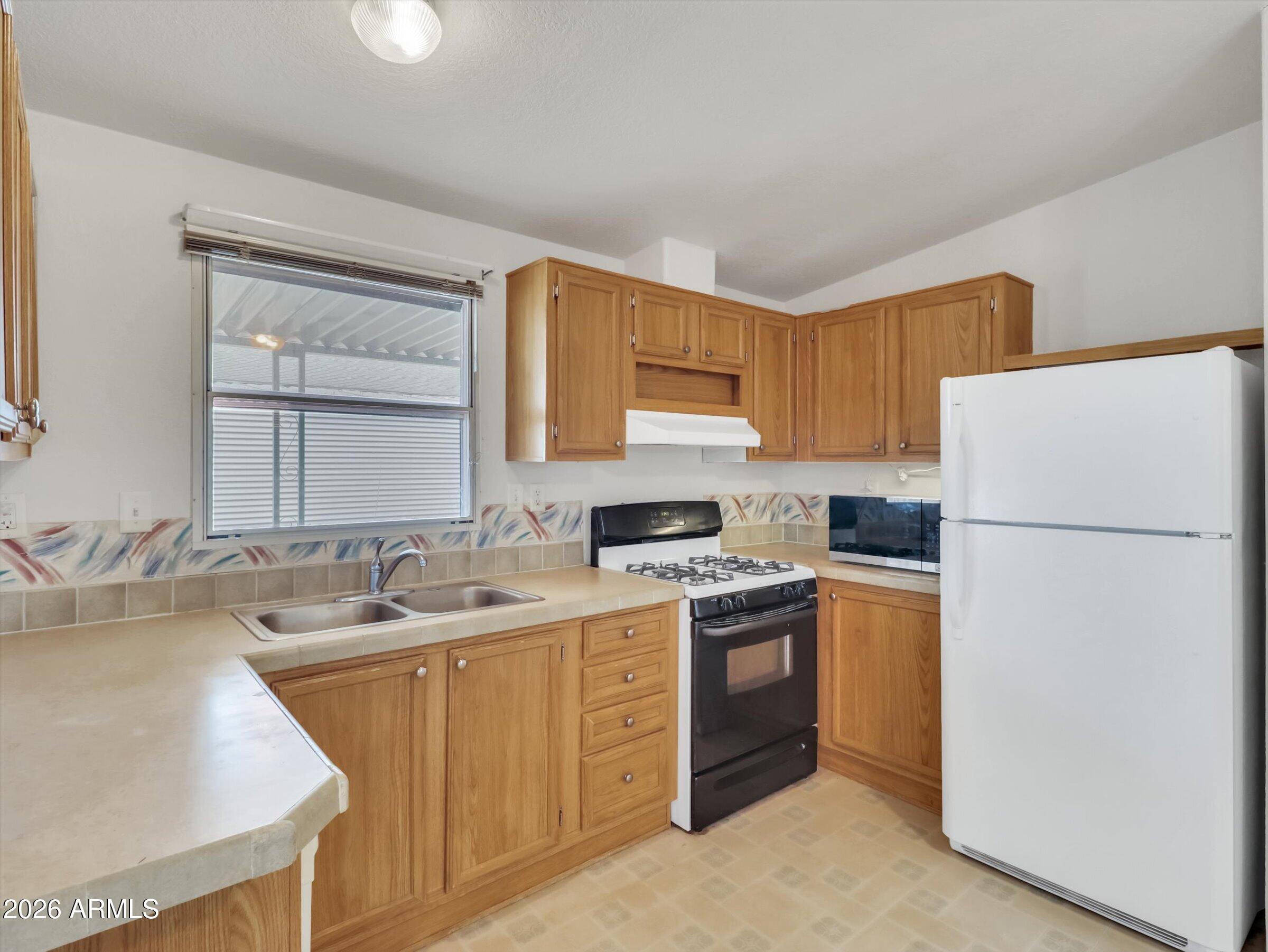 301 S SIGNAL BUTTE Road 827