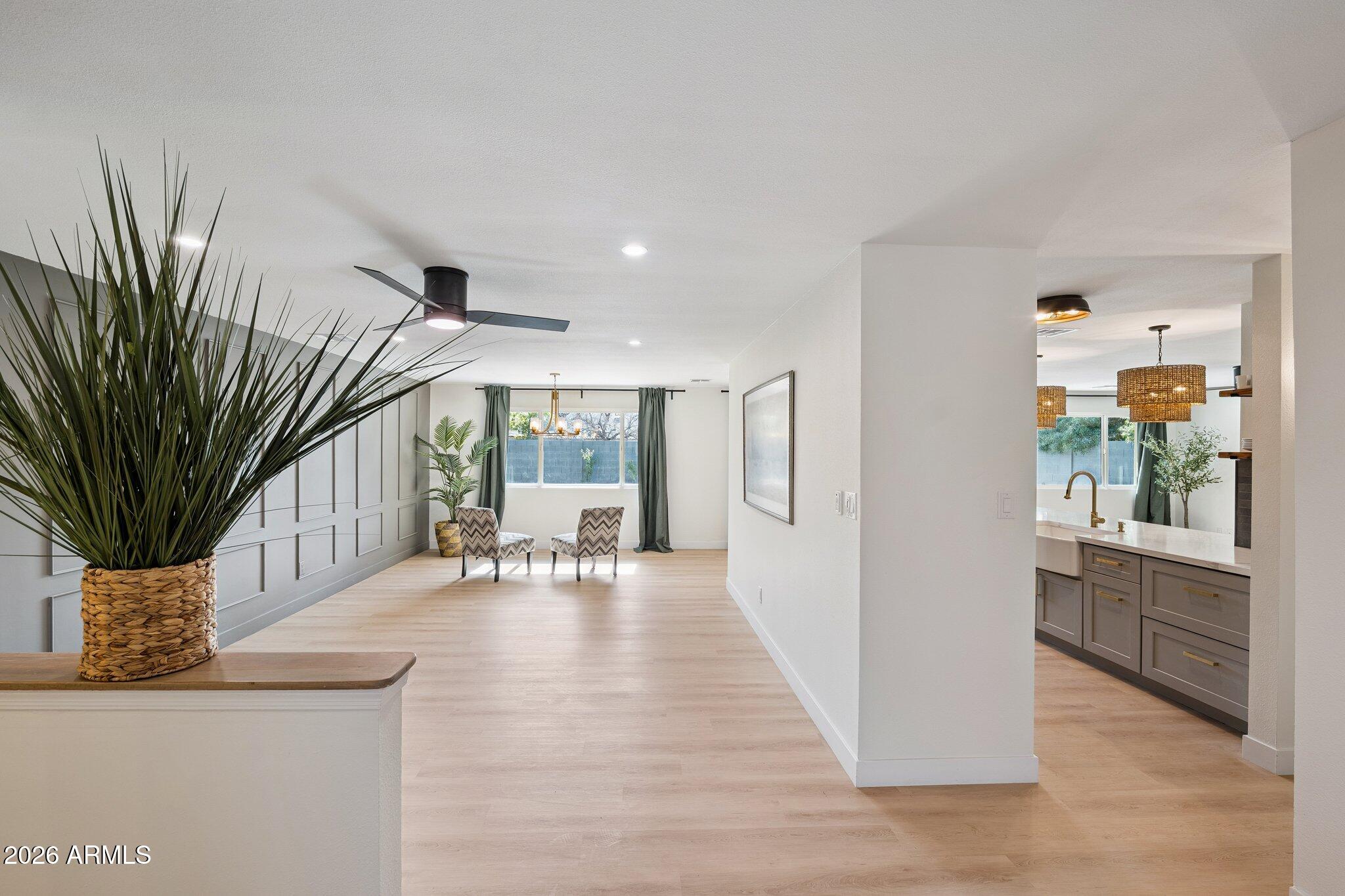 735 E MANHATTON Drive