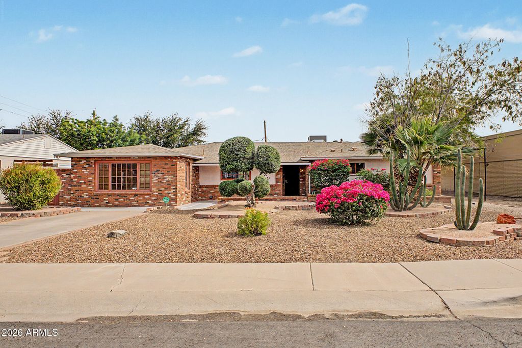Photo of 1739 E Luke Avenue, Phoenix, AZ 85016 (MLS # 7031415)