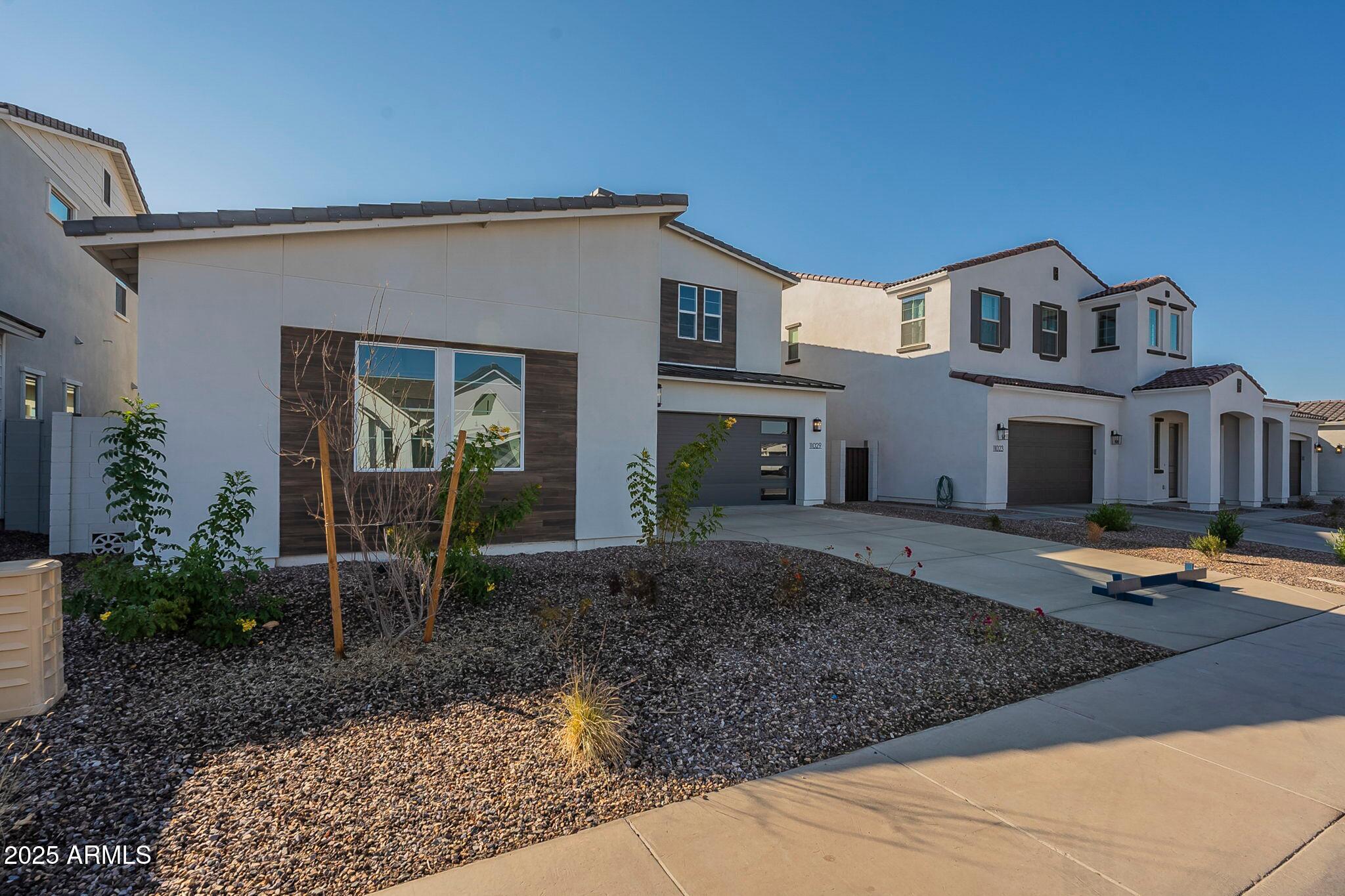 11029 E ULYSSES Avenue