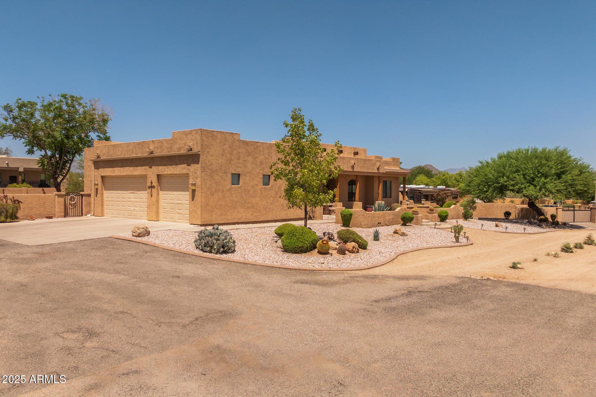 1324 W LAVITT Lane