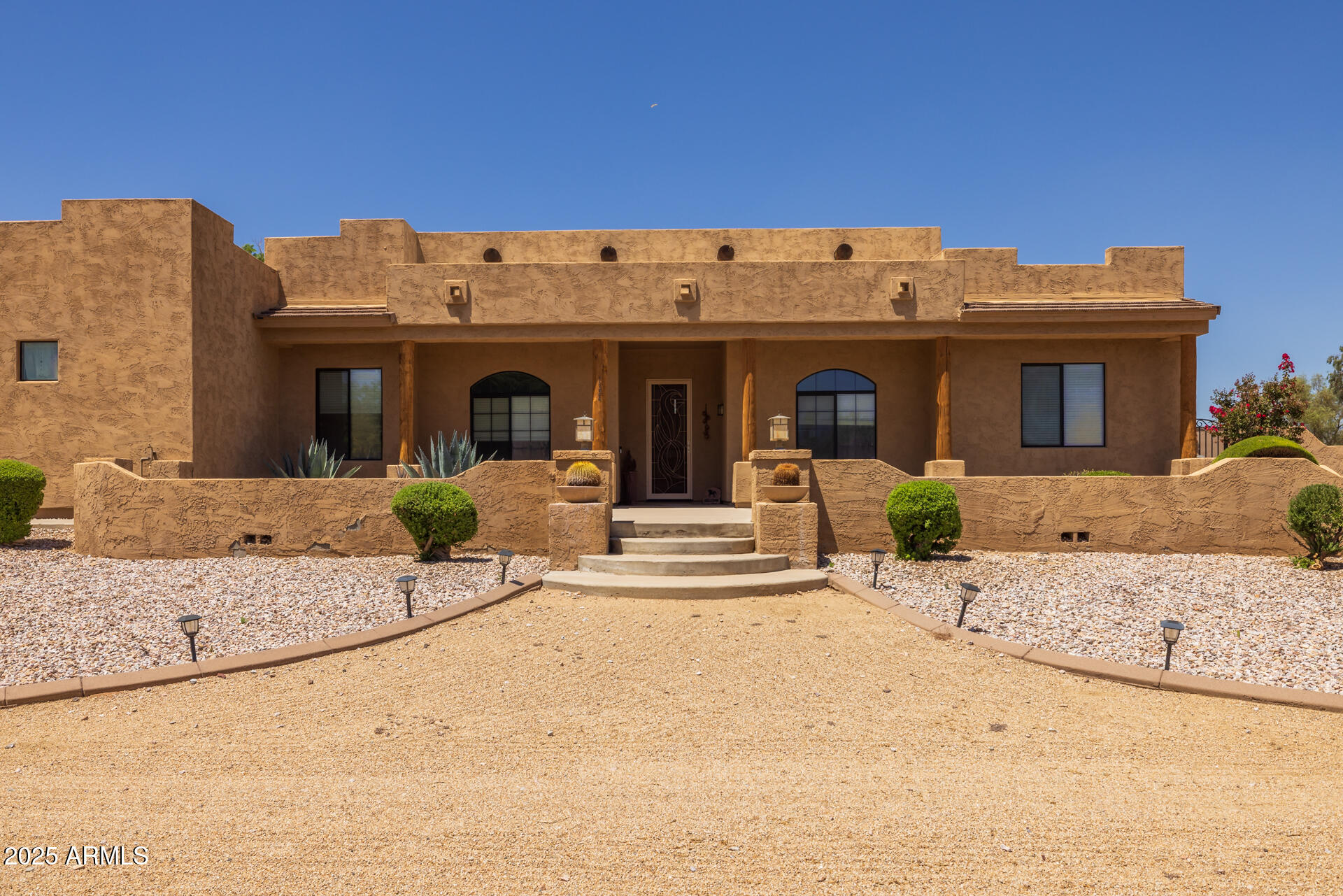 1324 W LAVITT Lane