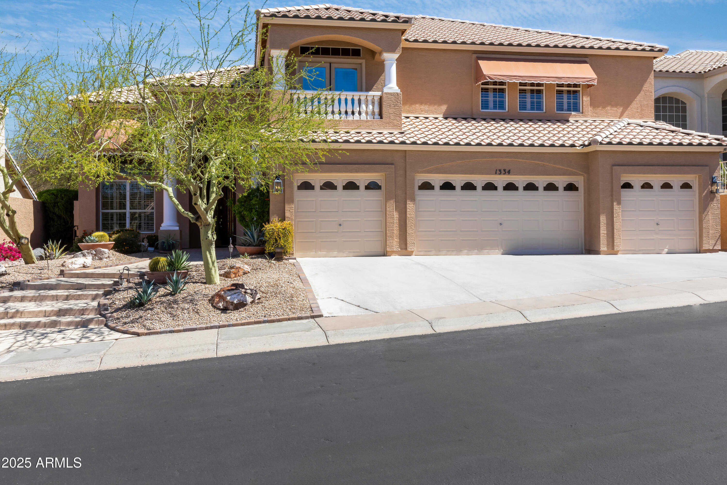 1334 E VOLTAIRE Avenue