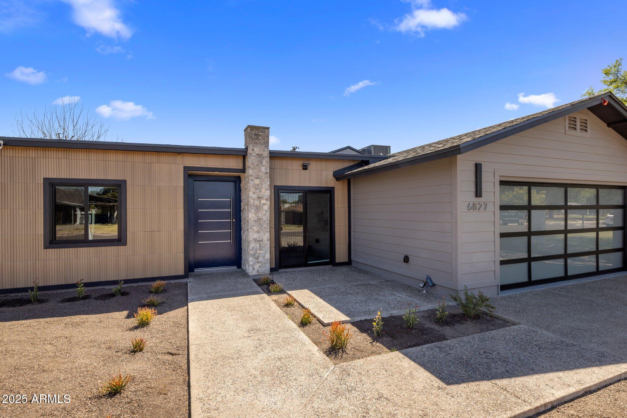 6827 N 14TH Place