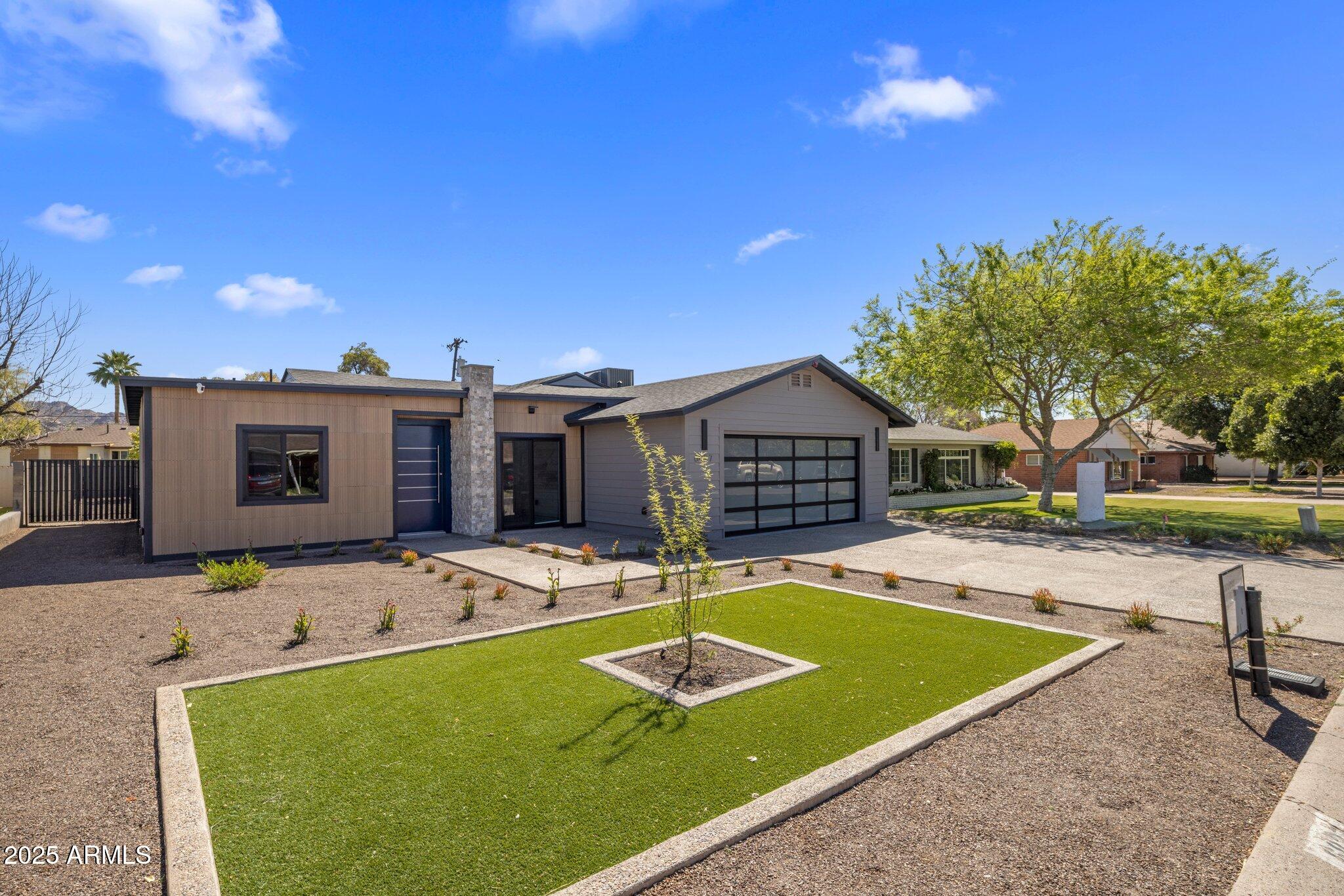 6827 N 14TH Place