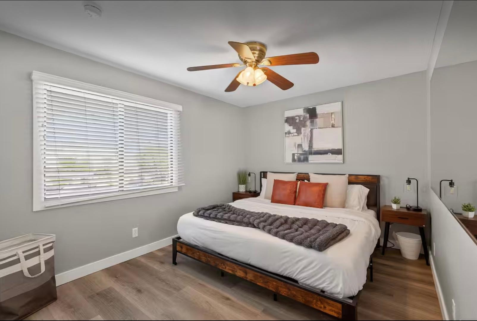 7845 E Valley Vista Drive