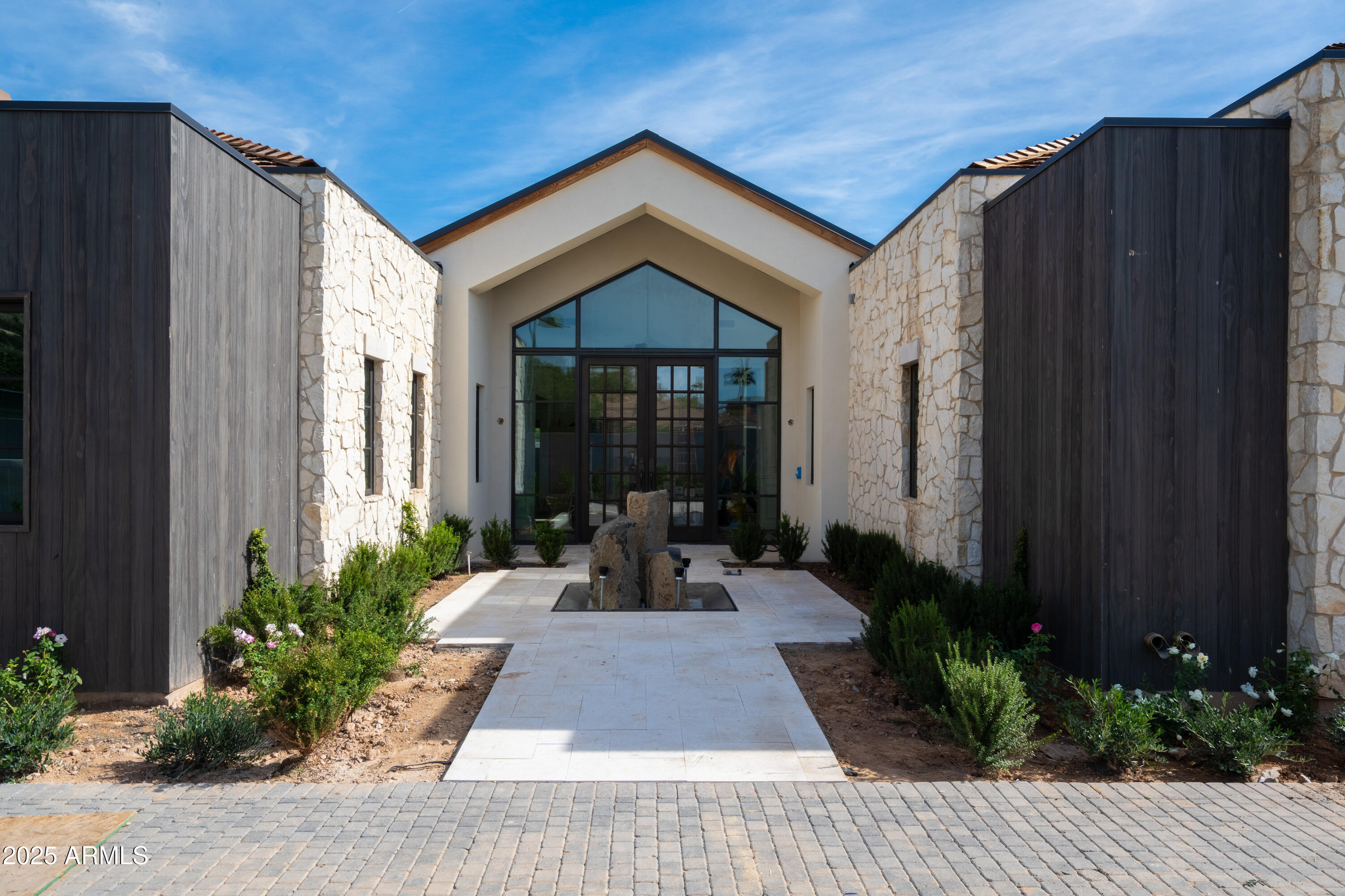 5902 E CACTUS WREN Road