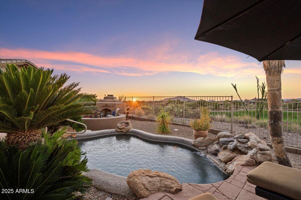 9812 E ROADRUNNER Drive