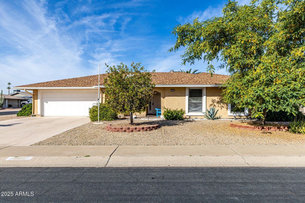 Photo of 13810 N Kaanapali Drive, Sun City, AZ 85351 (MLS # 6957530)