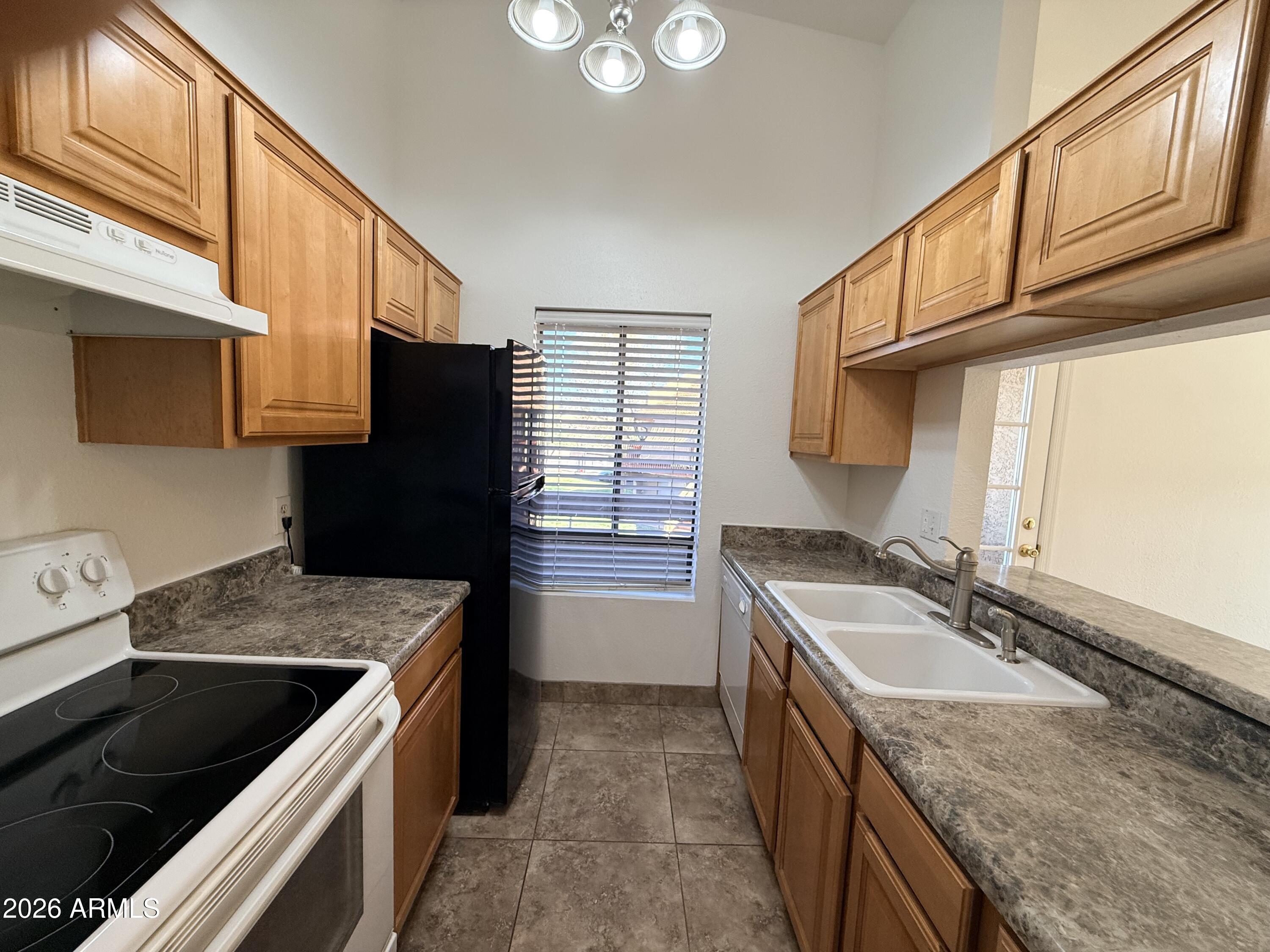 14203 N 19TH Avenue 2058