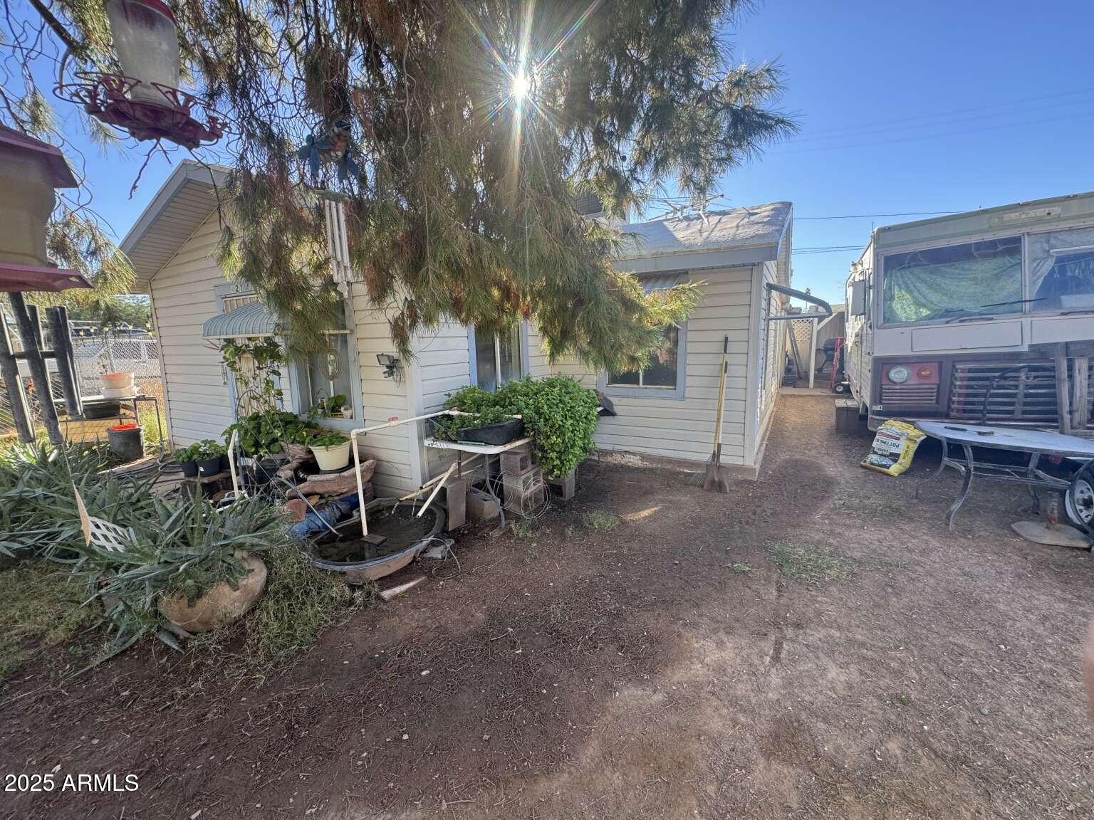 421 W KENNEDY Avenue