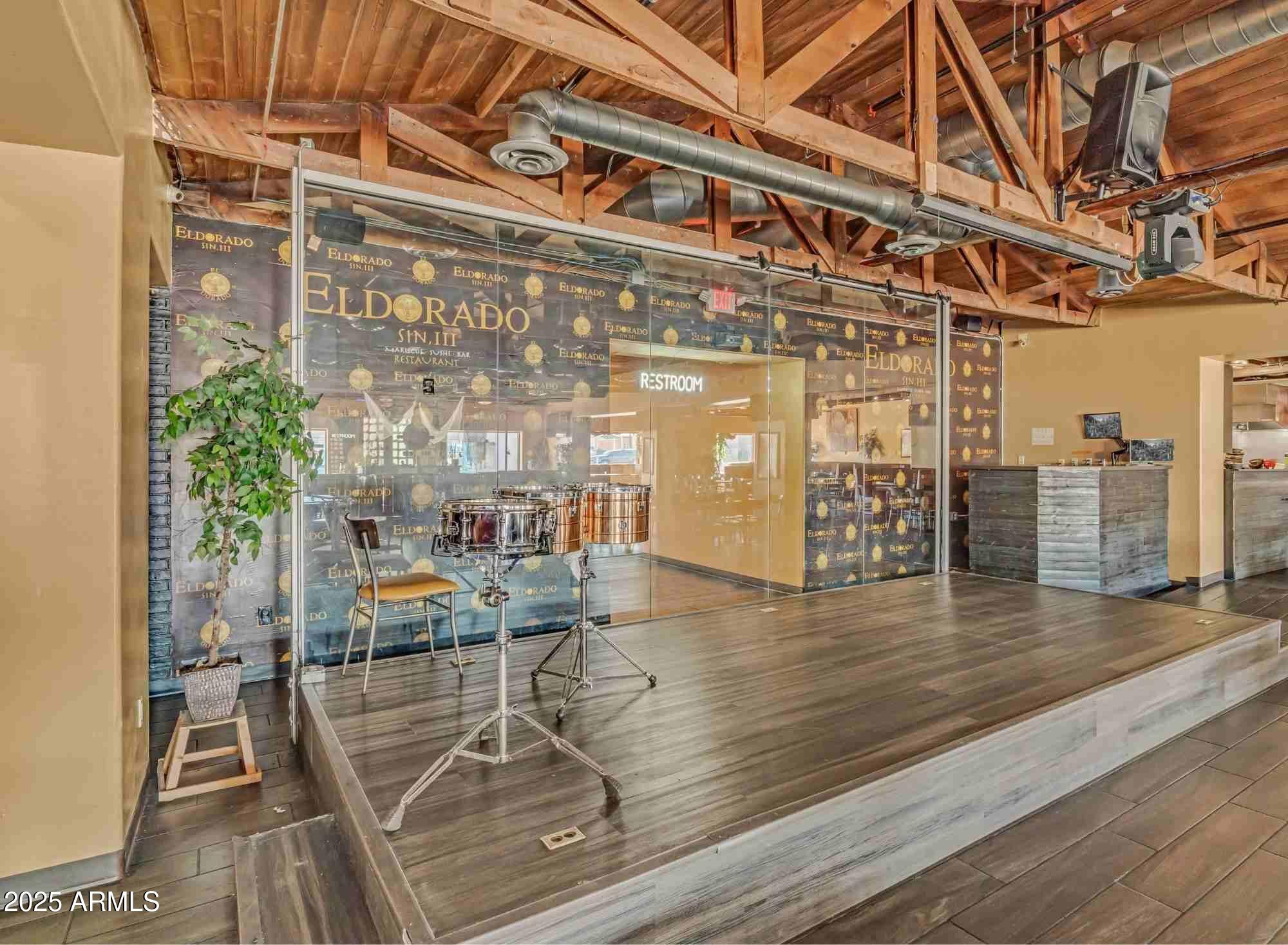 5912 W GLENDALE Avenue