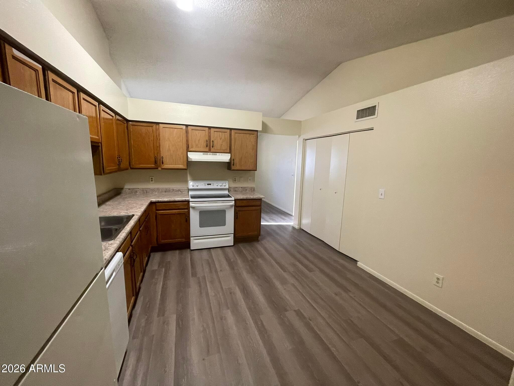 727 S Hartford Street Unit 182