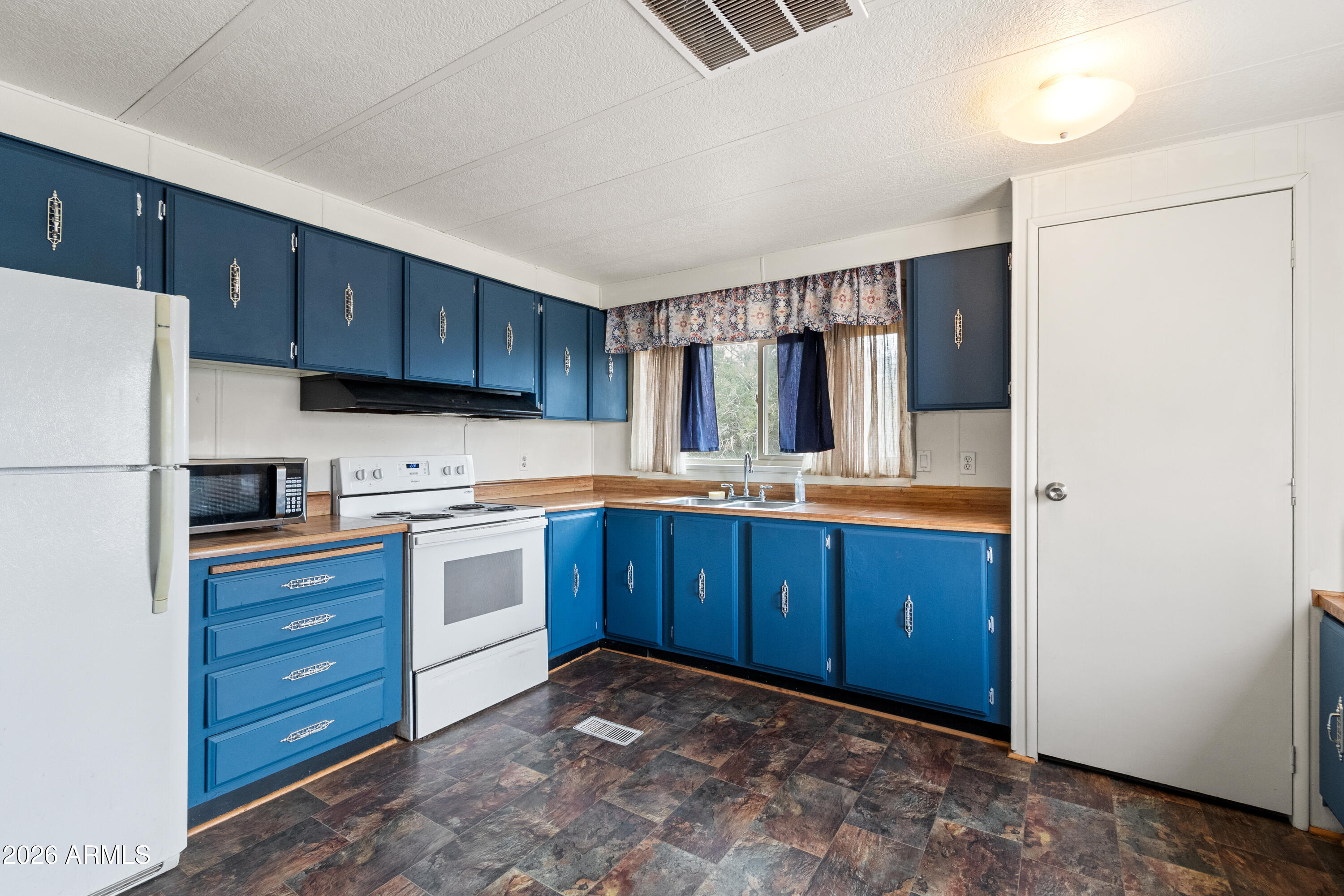 2385 W COUNTY LINE Circle